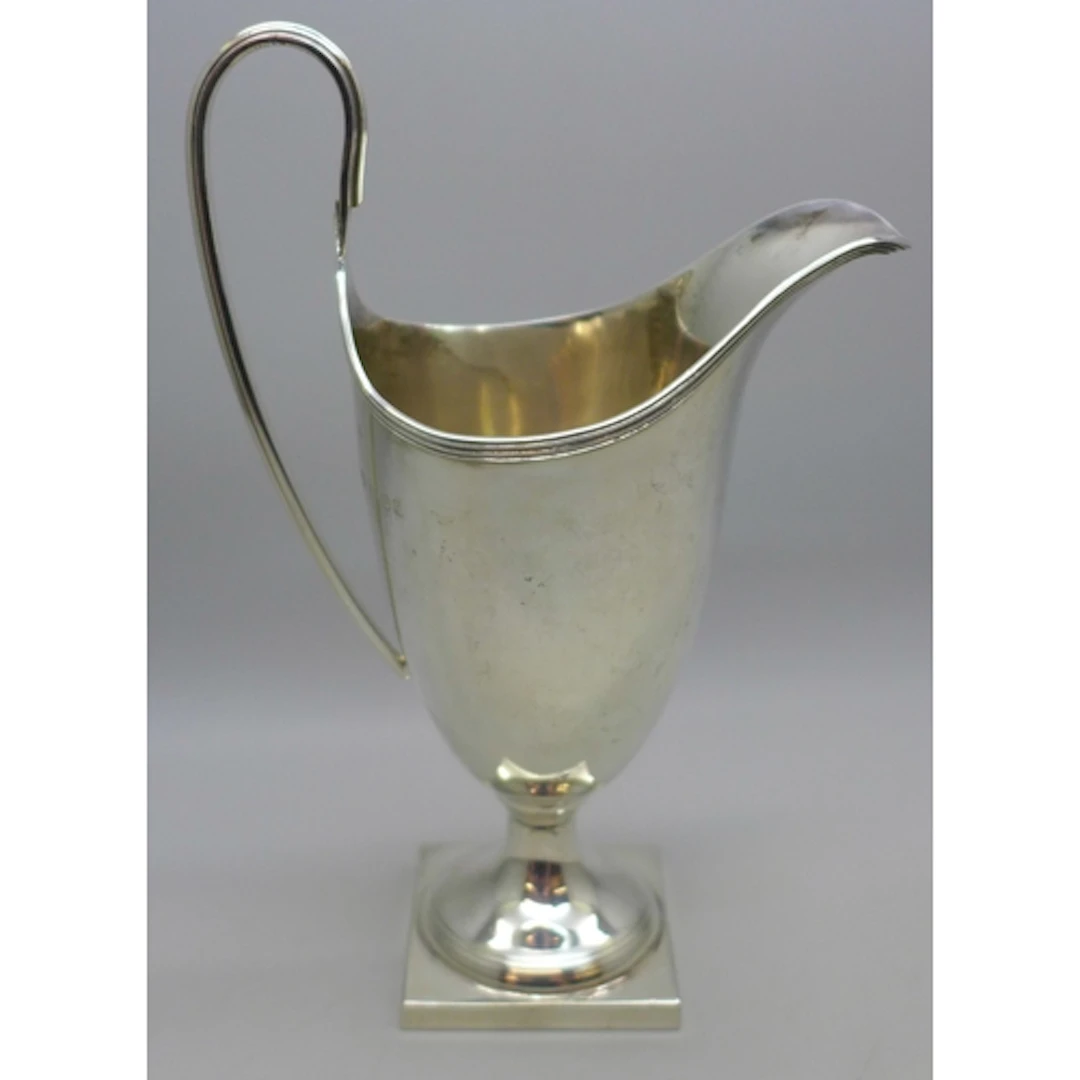 A silver helmet shaped jug, London, 1976, 128g, 16cm to top ...