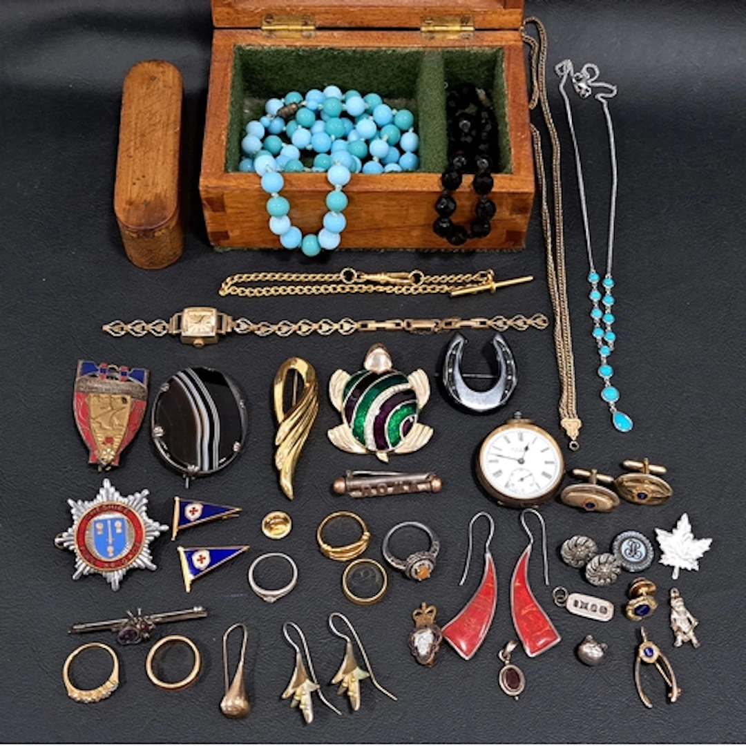 SELECTION OF VINTAGE SILVER AND OTHER COSTUME JEWELLERY incl...