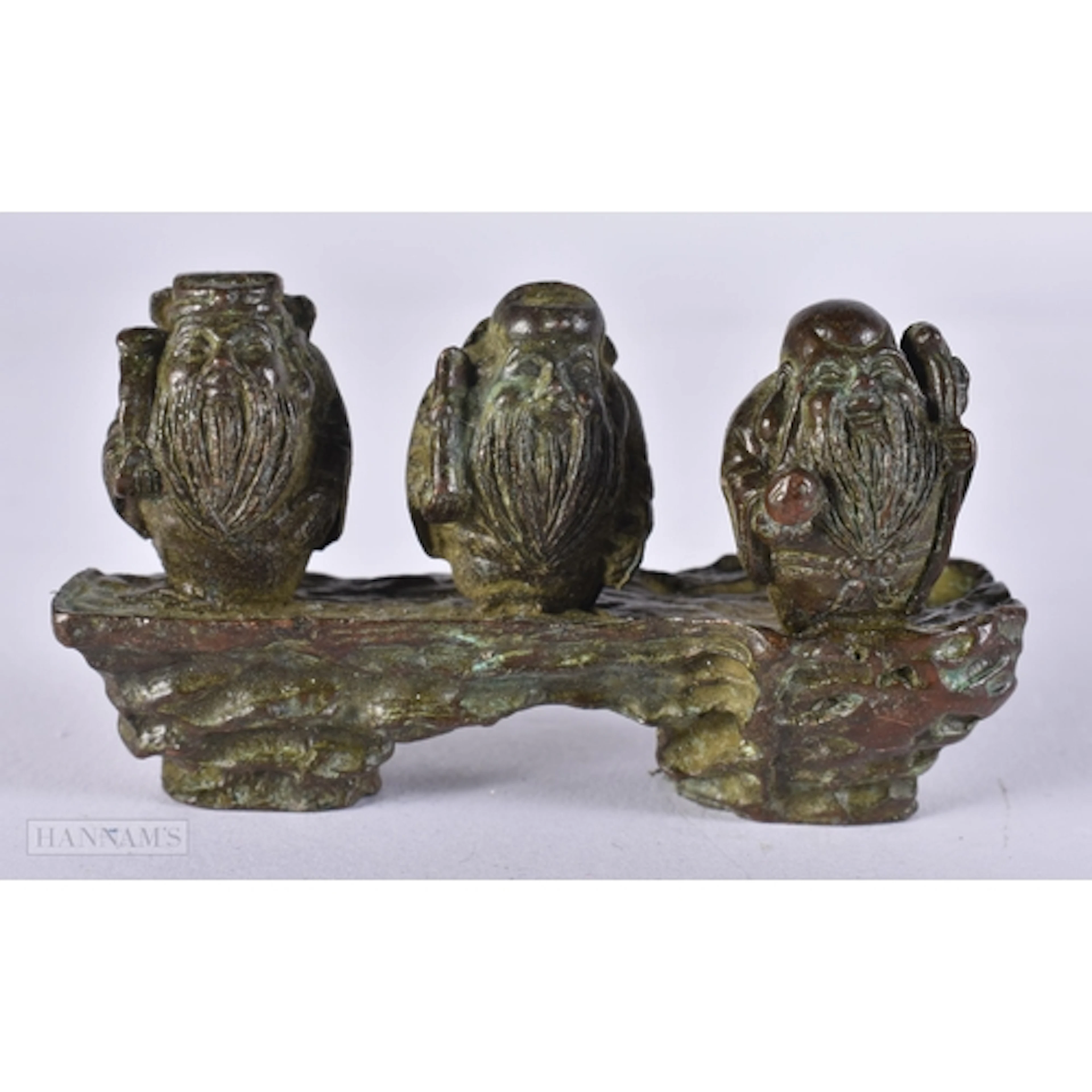 A BRONZE FIGURE OF THE THREE WISE MEN. 4.4 x 7.9 x 3.3 cm