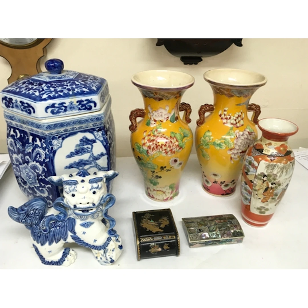 A Collection of oriental ceramics including a Chinese blue a...