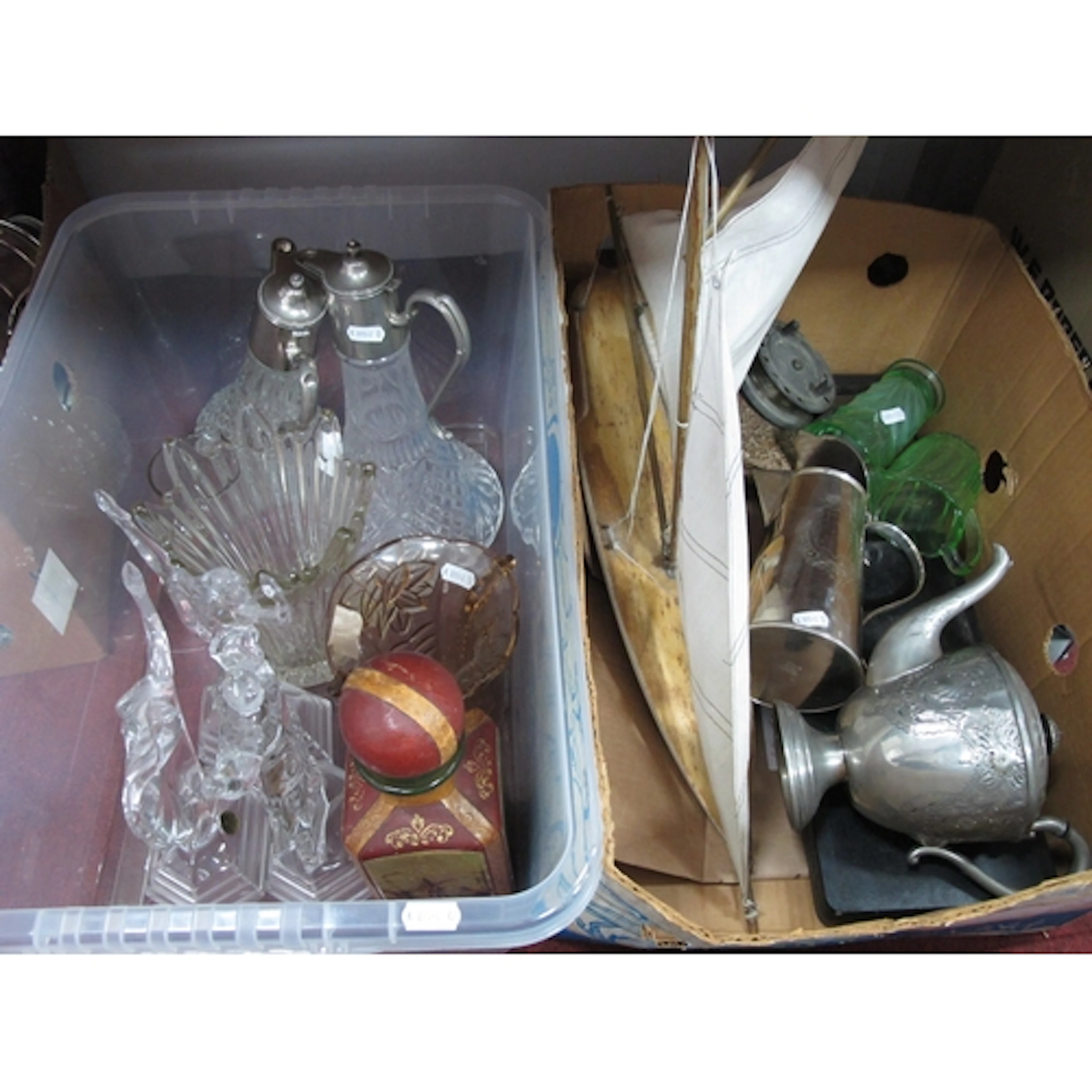 Collectables, including three Italian RCR crystal figures, u...