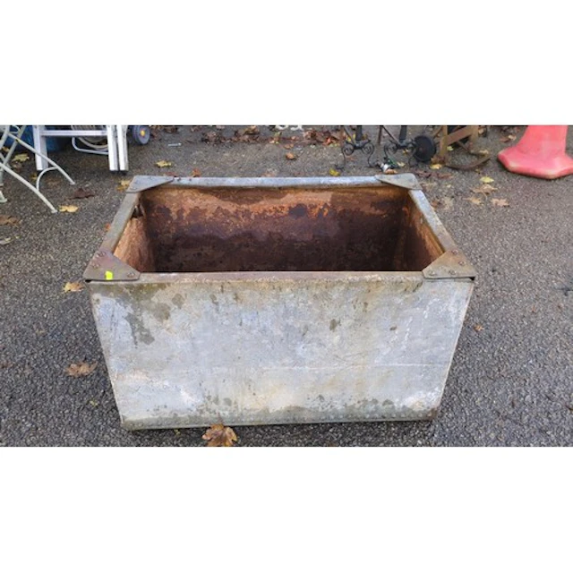 Rectangular galvanised steel tank of riveted construction, w...