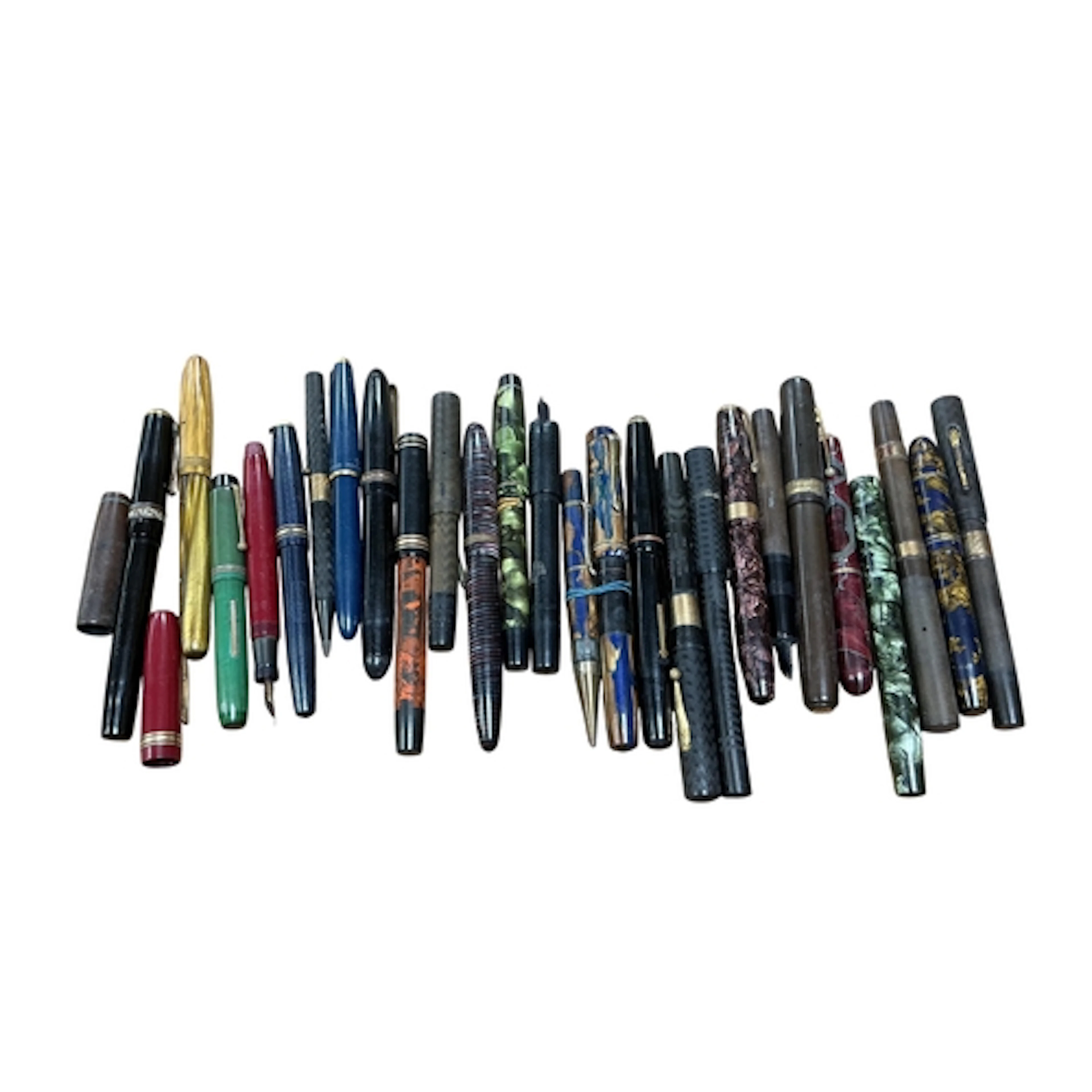 A mixed collection of fountain pens to include: Waterman, Pa...