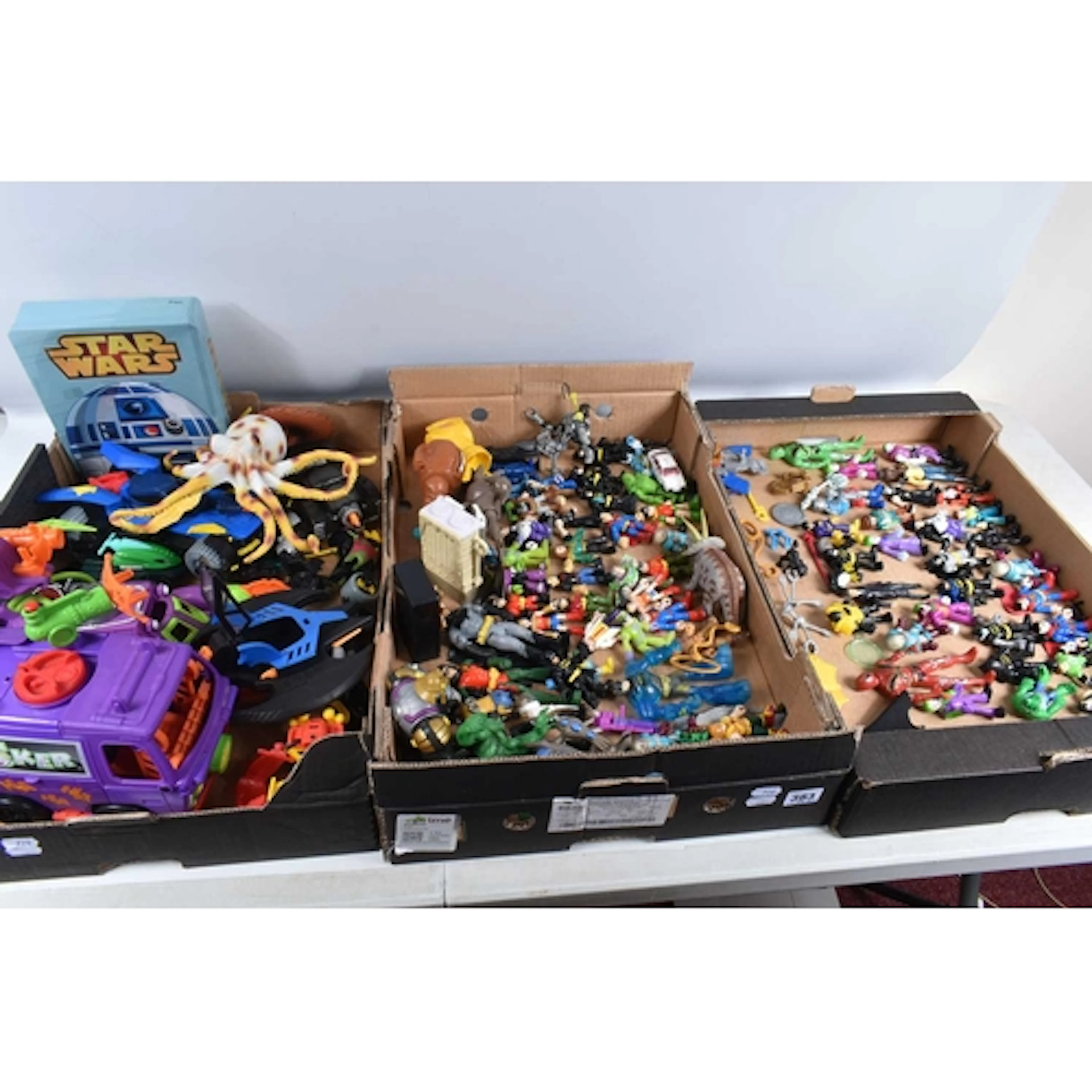 A SELECTION OF UNBOXED DC COMICS AND SIMILAR MATTEL, IMAGINE...
