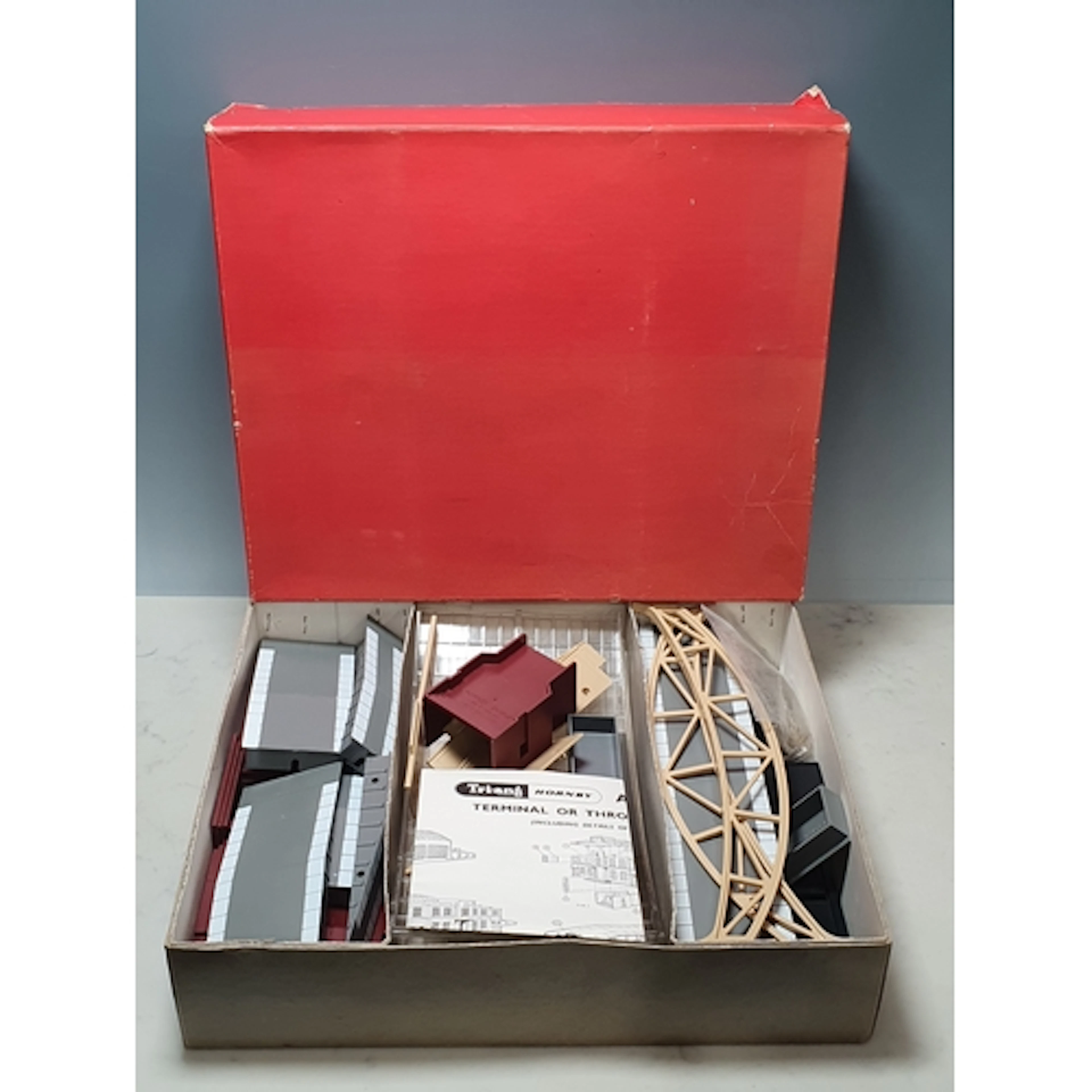 A boxed Hornby Dublo R5083 Terminal/Through Station Kit in p...