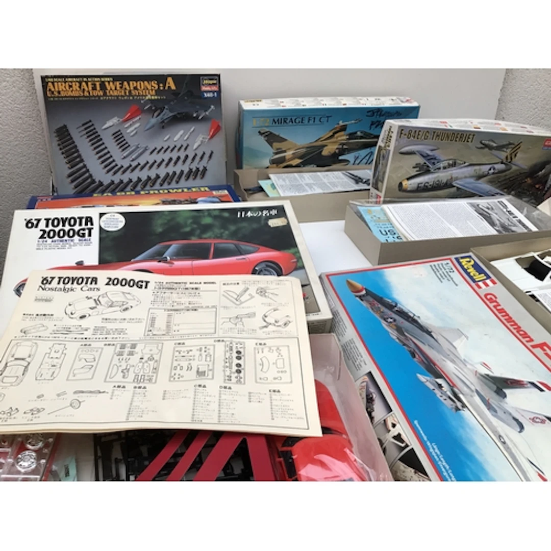 A collection of model kit by Airfix, Revell, Kitech etc, fea...