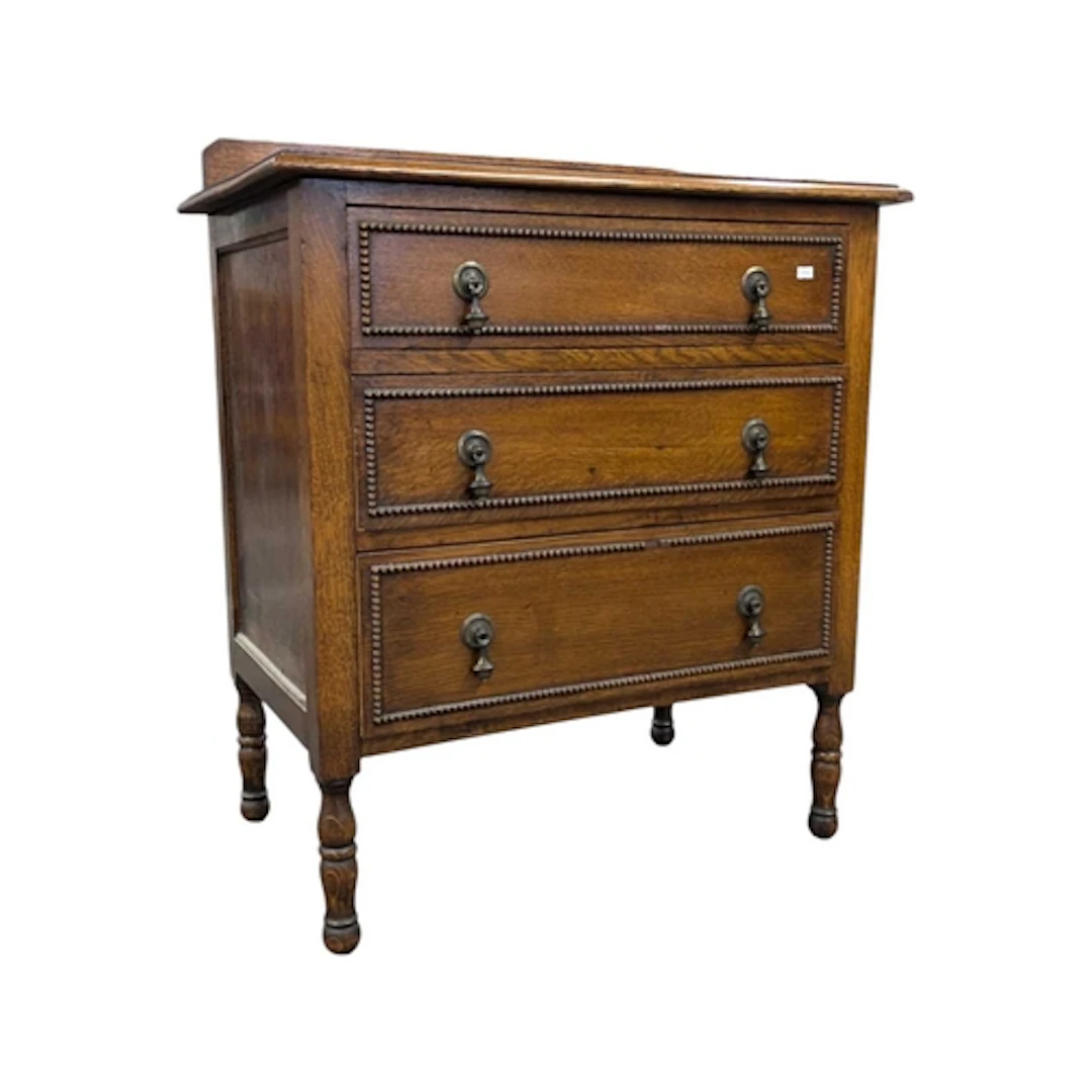 1920s oak chest of drawers. Raised on turned legs with serie...