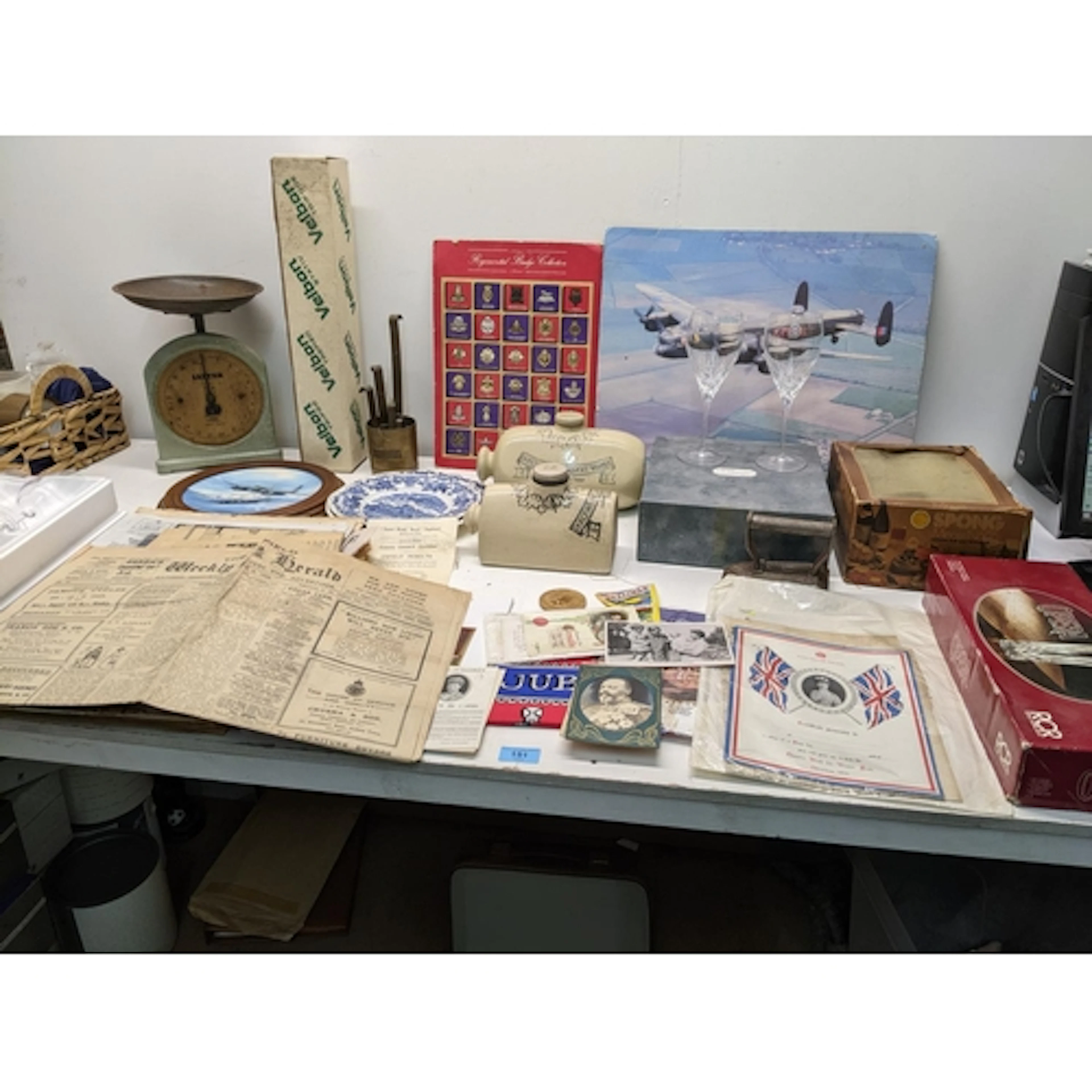 A mixed lot to include an Olympia Splendid 66 typewriter in ...