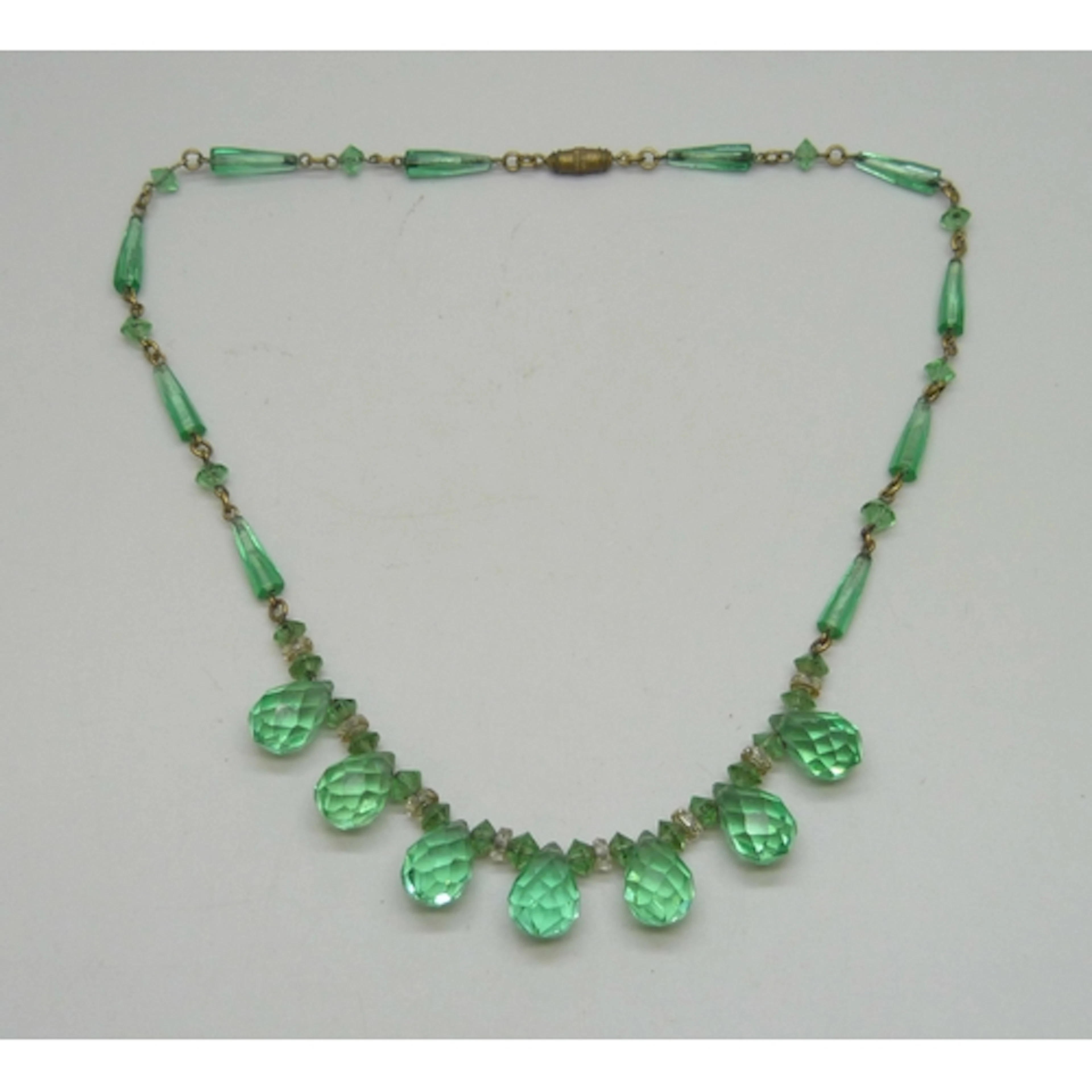 A Czech Art Deco uranium green faceted glass drop necklace, ...