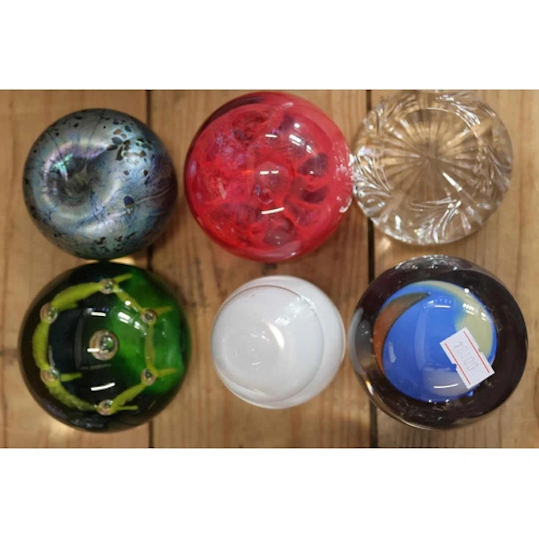 Paperweights to include Caithness Glass, Wedgwood, Isle of W...