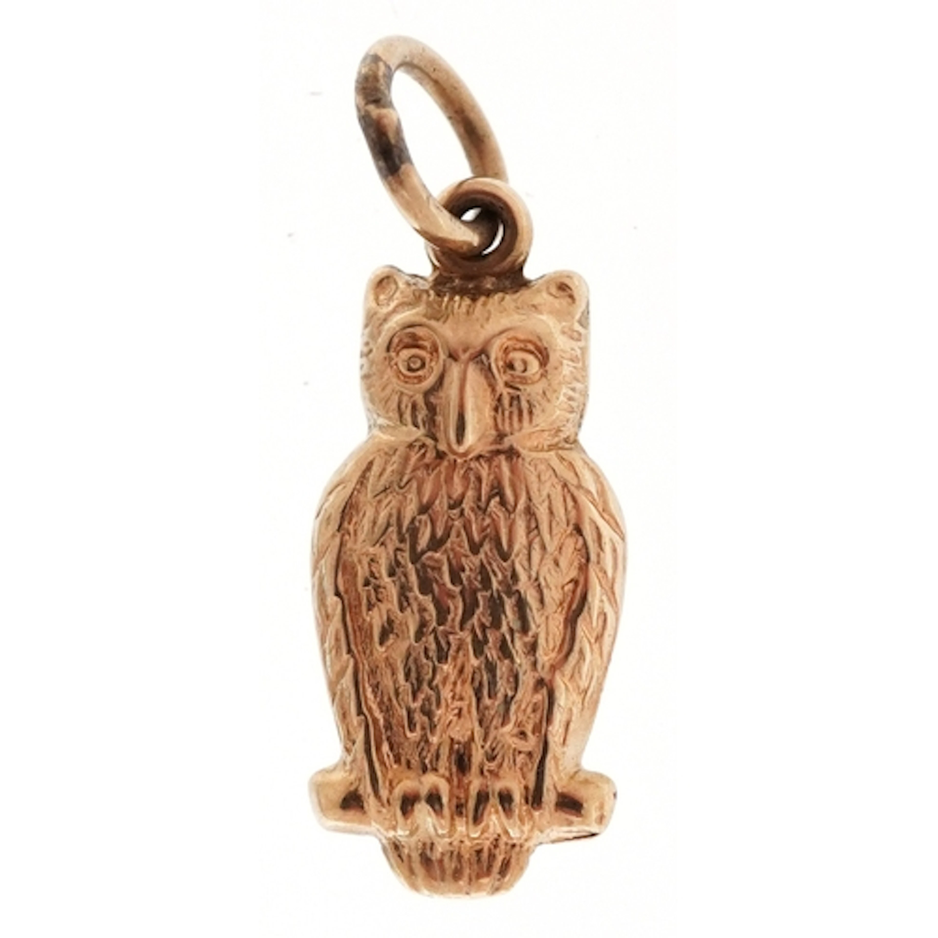 9ct gold charm in the form of an owl, 1.7cm high, 0.6g.