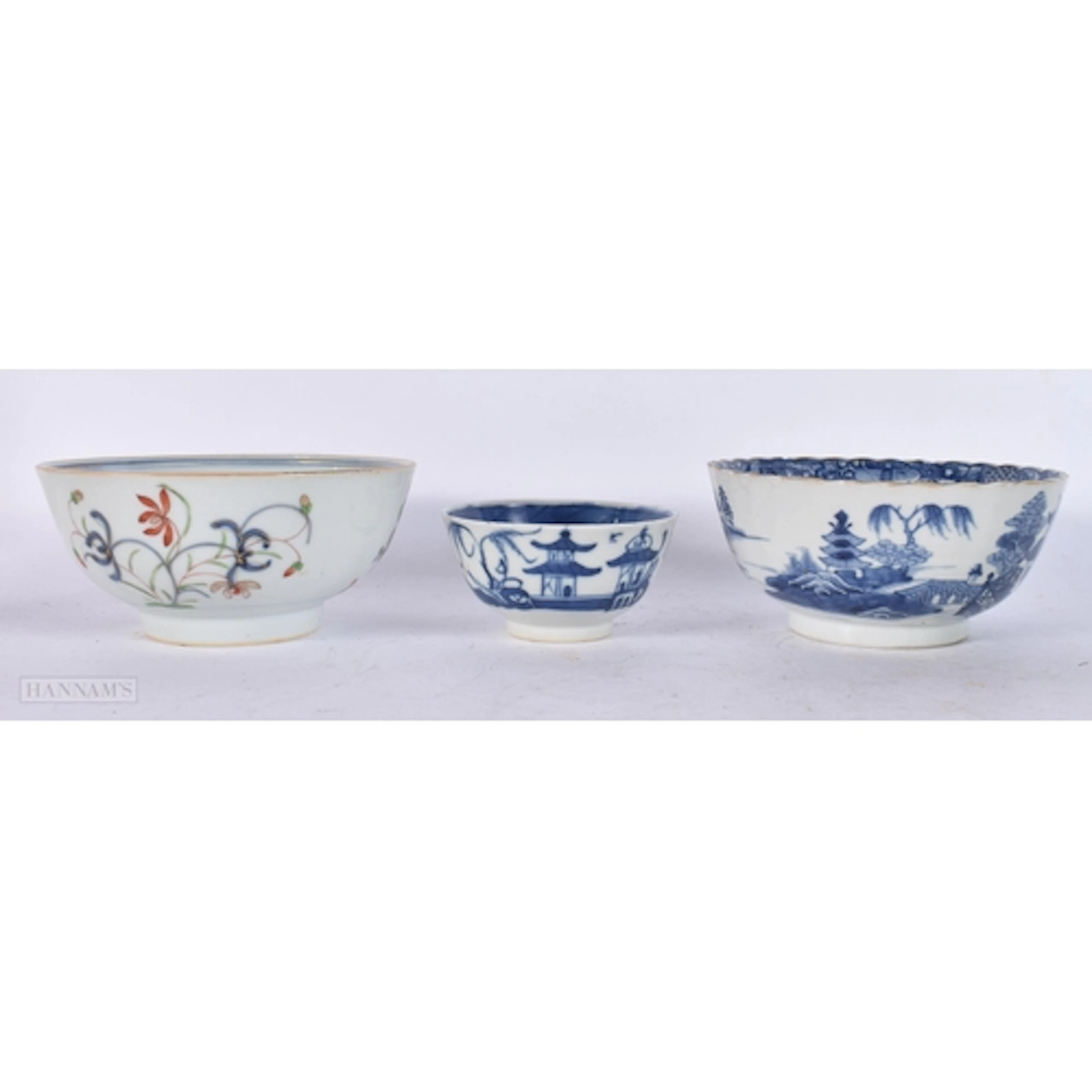 THREE 18TH CENTURY CHINESE EXPORT PORCELAIN BOWLS Qianlong. ...