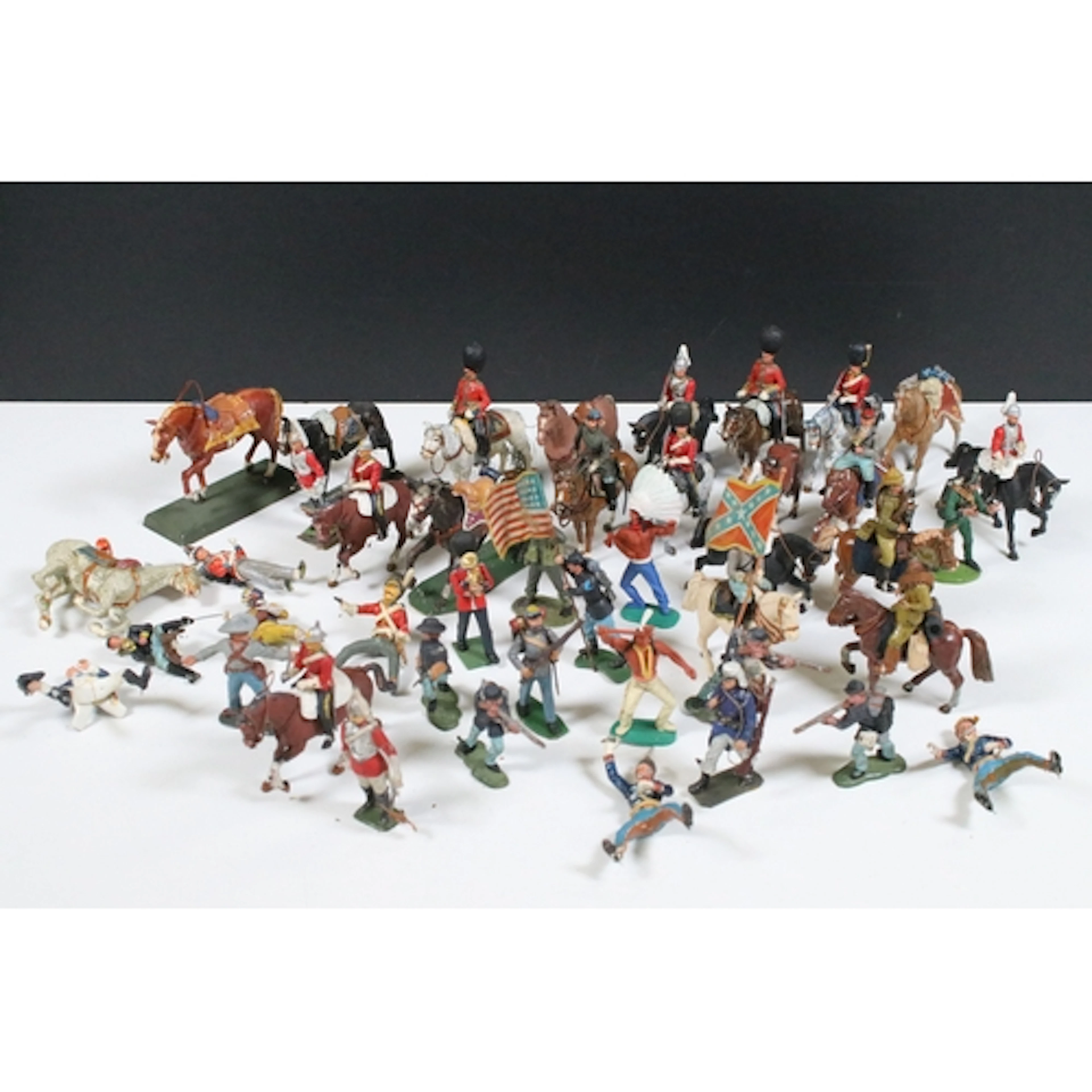 Small collection of mainly plastic figures and animals to in...