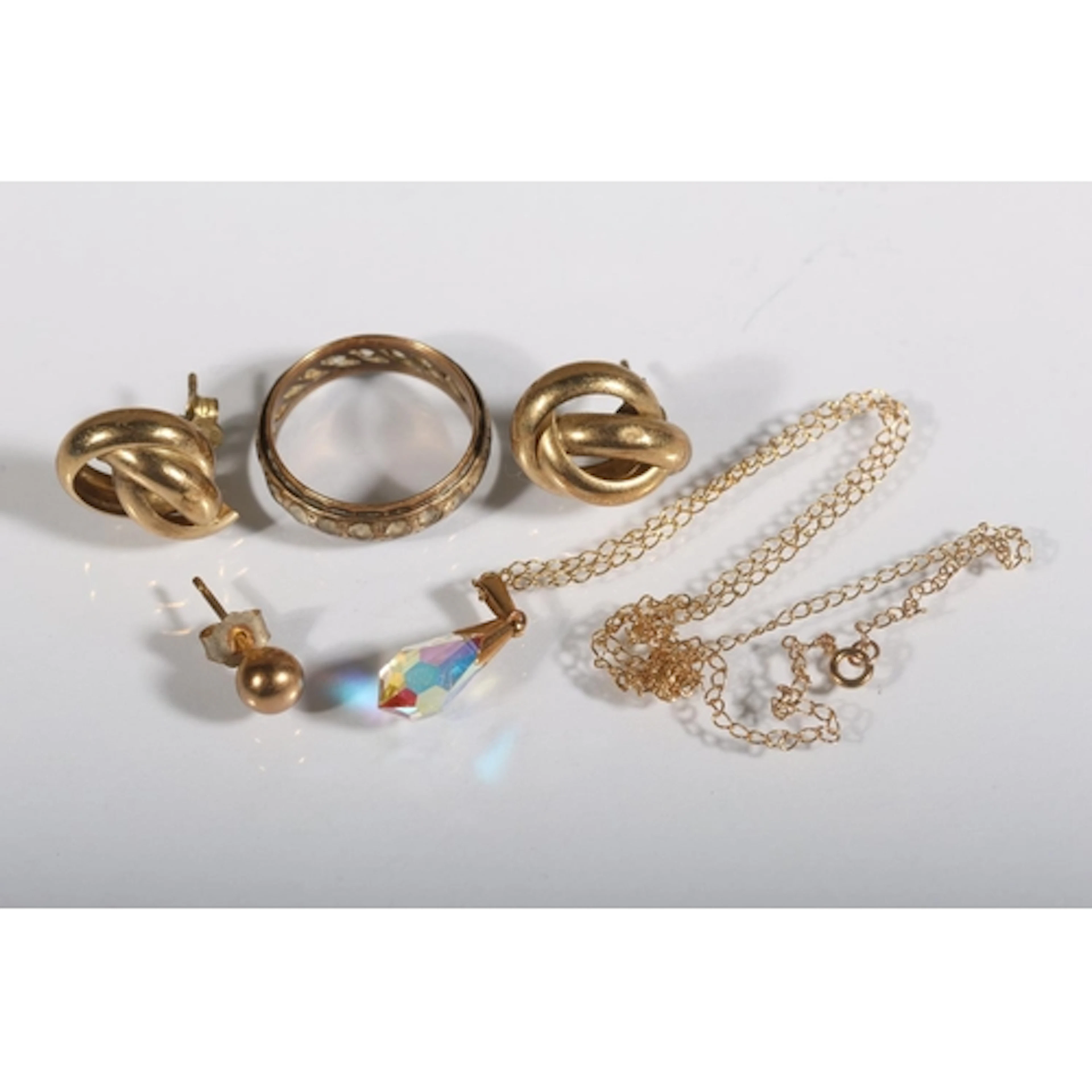 Swarovski style pendant on 9ct gold chain, 1.7g gross, gilt ...