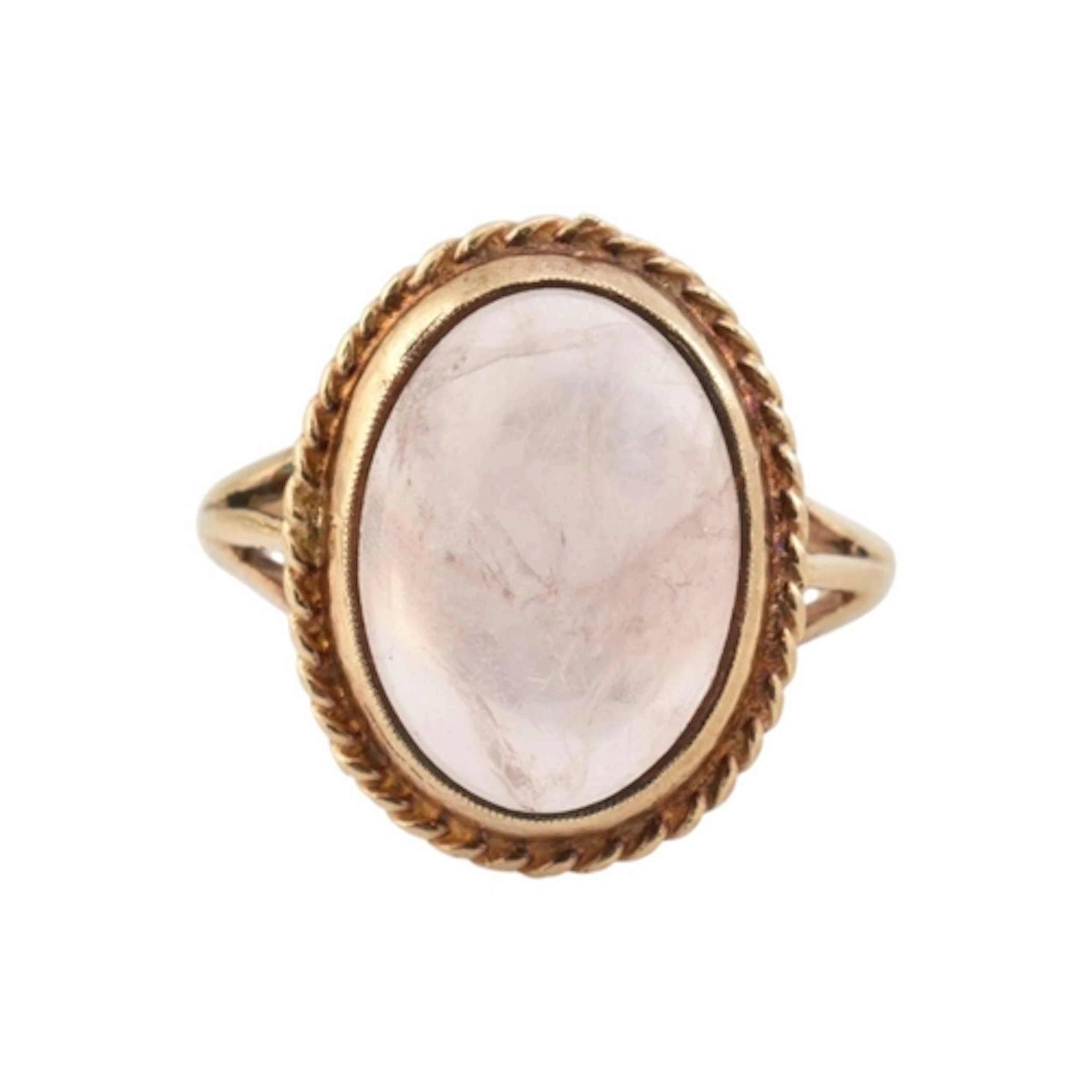 A hallmarked 9ct gold and rose quartz ring. A single stone s...