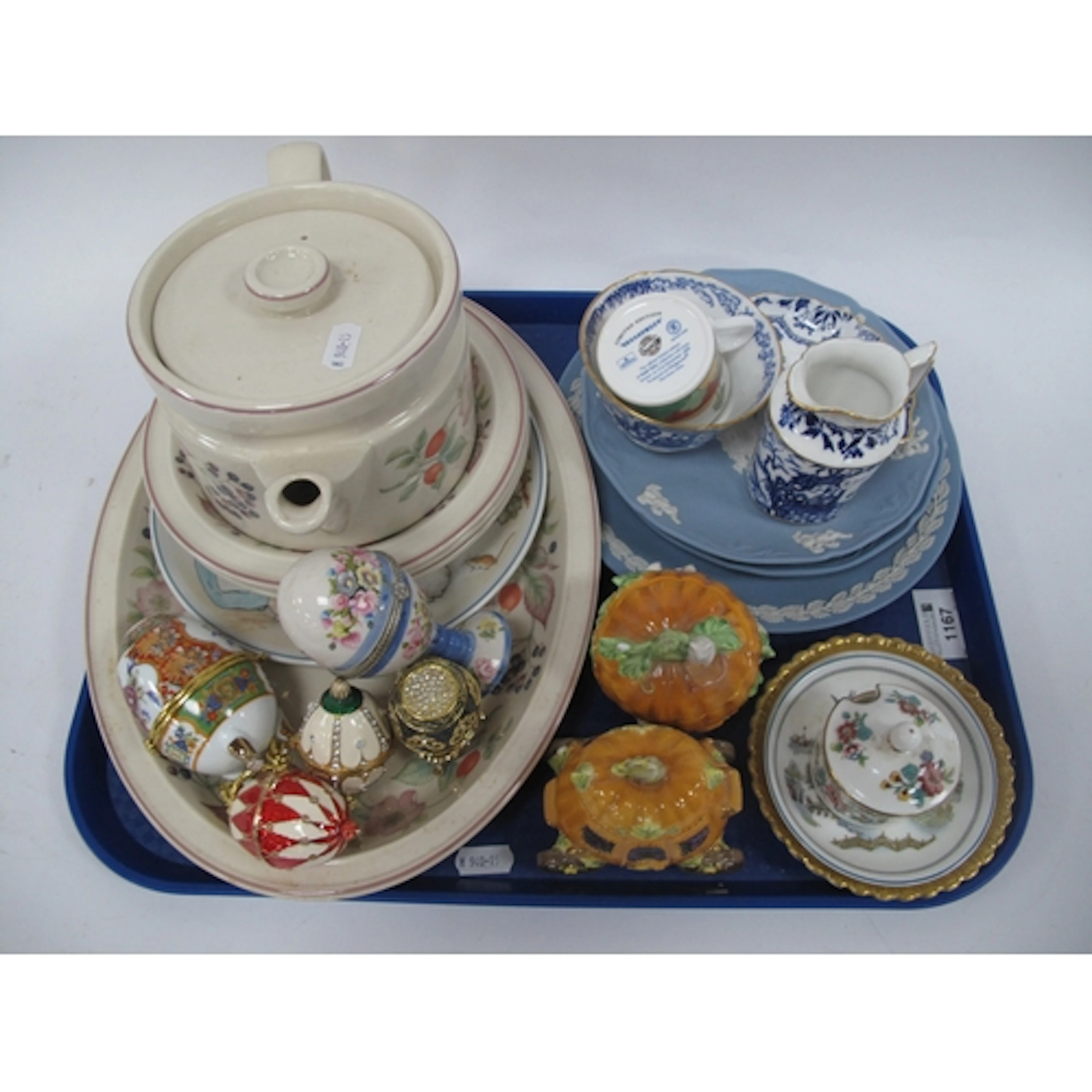Decorative ceramics and collectables, including Royal Crown ...