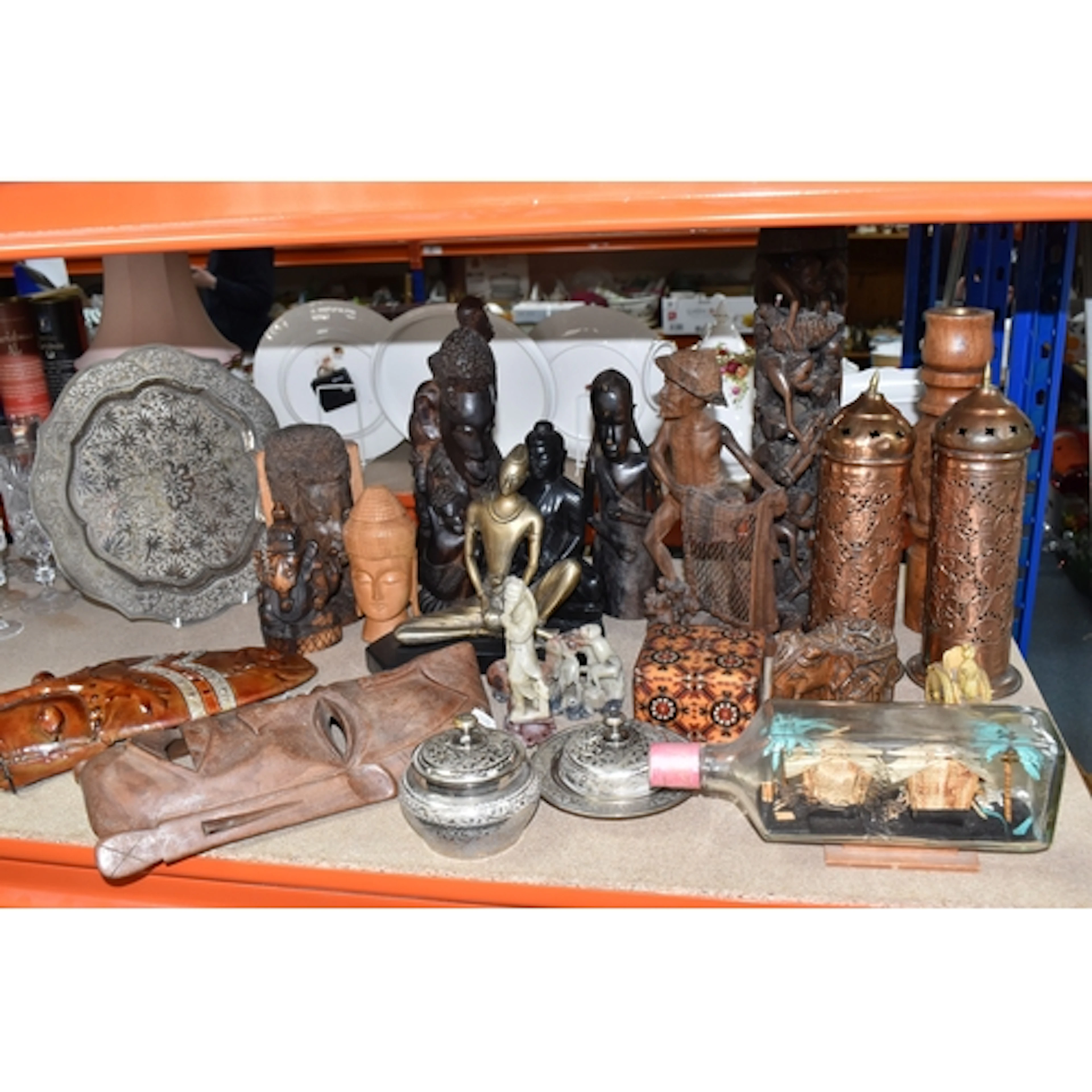 A COLLECTION OF ASSORTED ASIAN AND AFRICAN DECORATIVE ITEMS ...