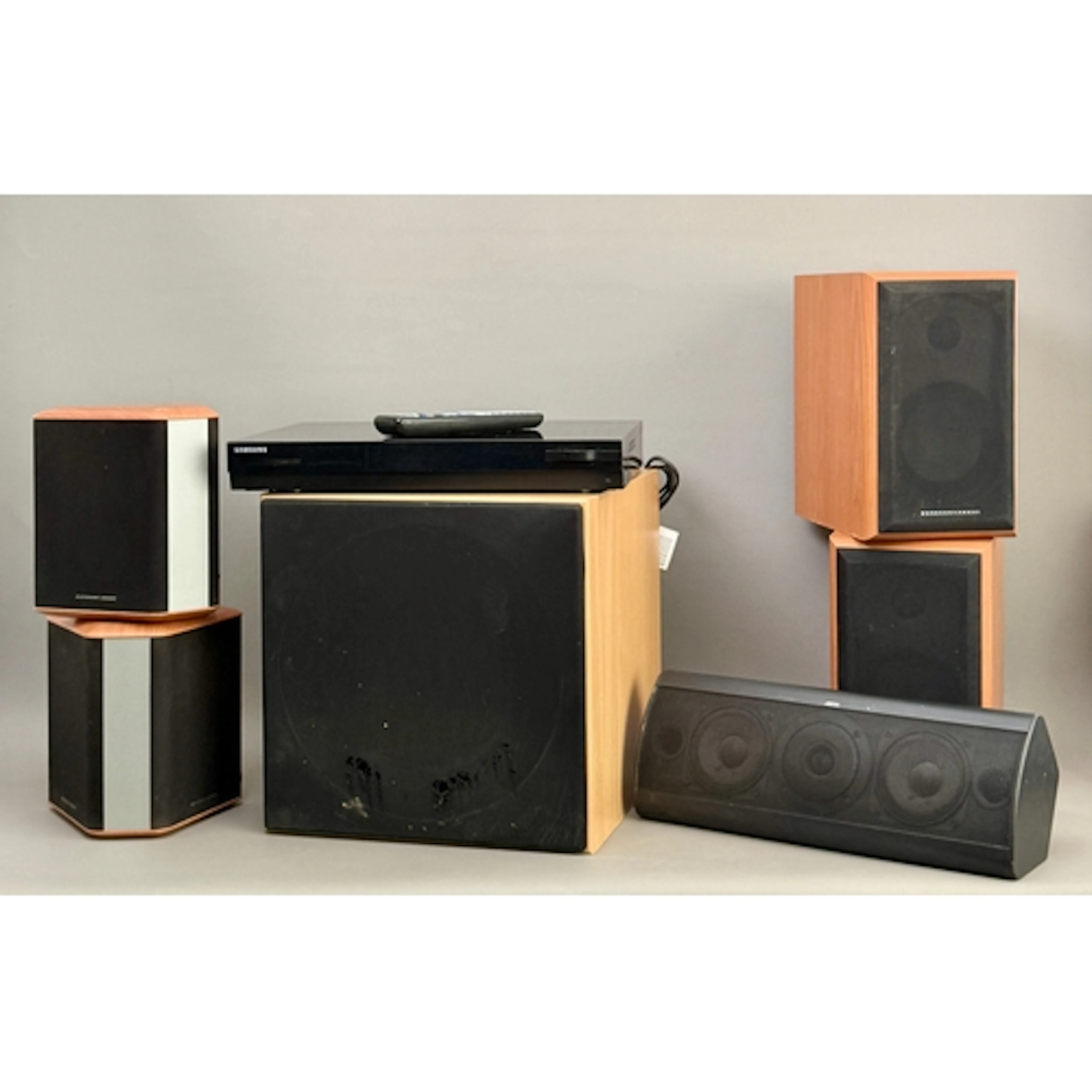 A complete set of 5.1 home theatre surround sound speakers a...