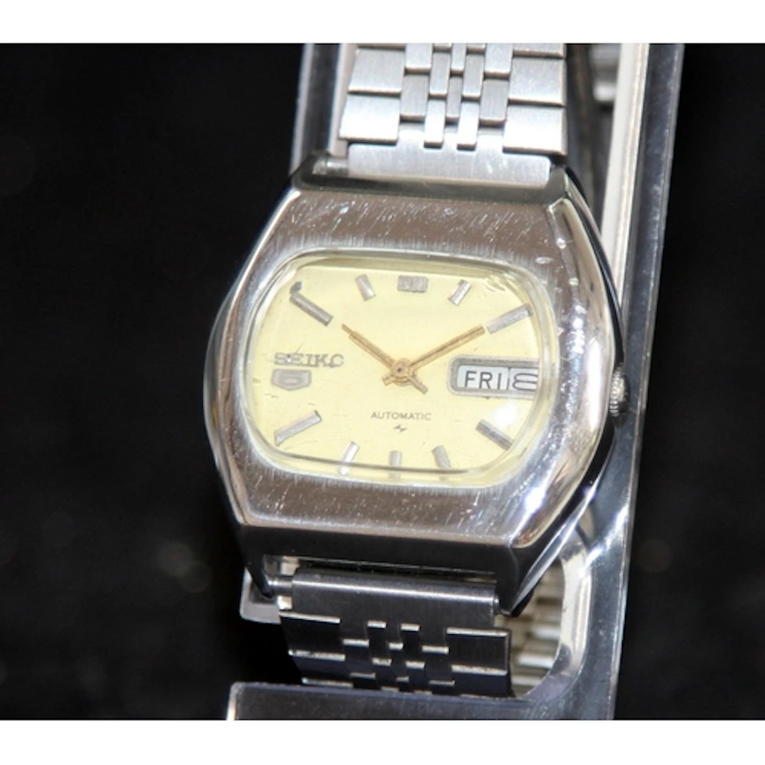 Vintage Seiko 5 gents automatic watch with TV case ref:6119-...