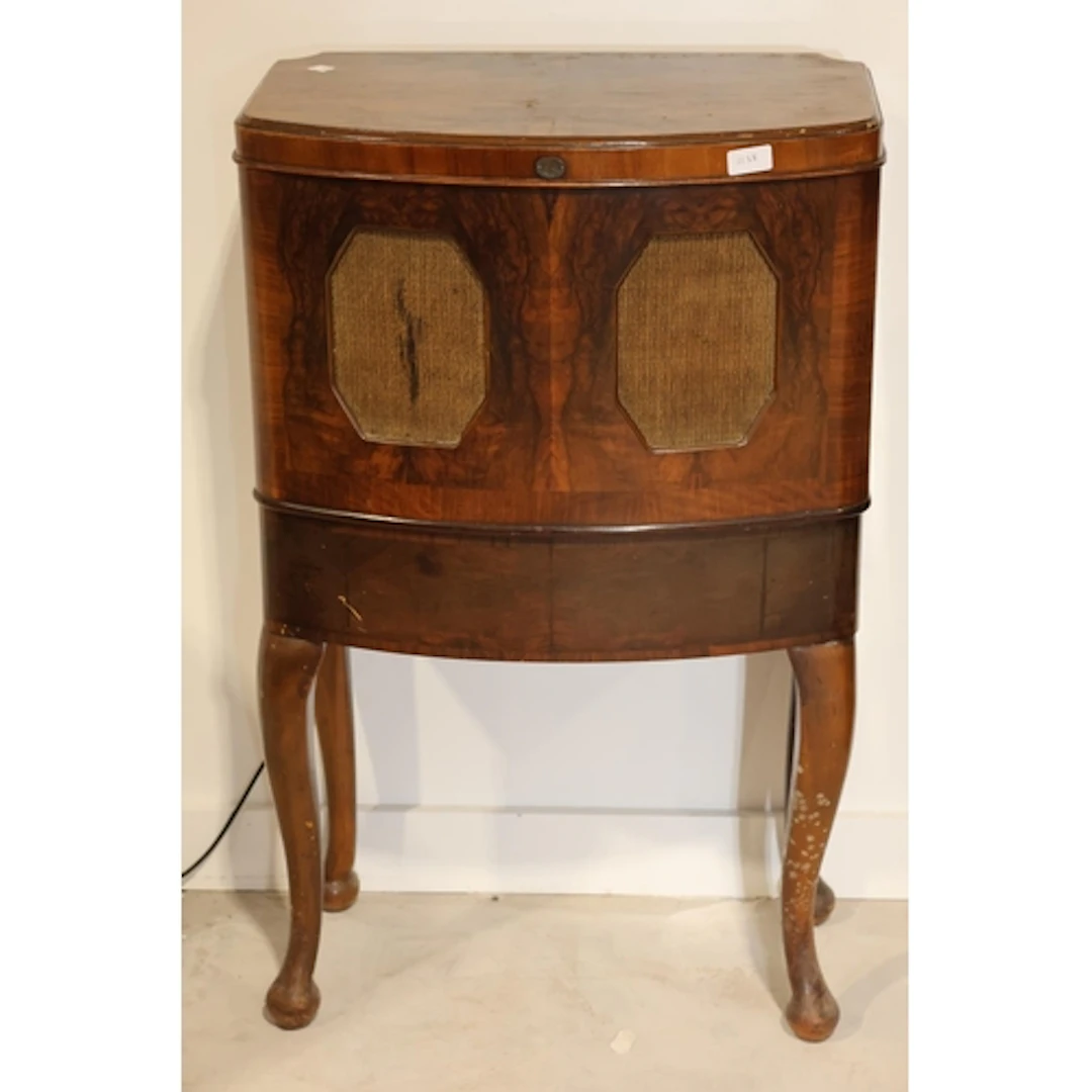 Vinatge McMichael model 135 floor standing radio cabinet wit...