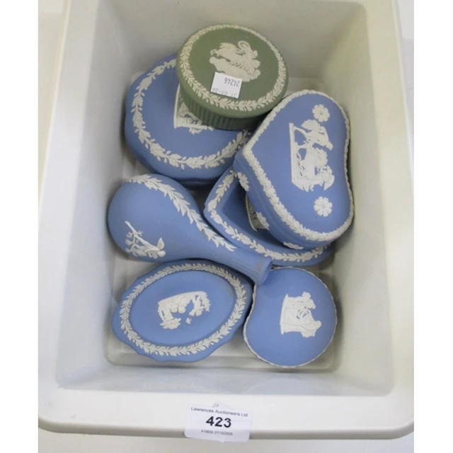 Small quantity of modern Wedgwood Jasperware