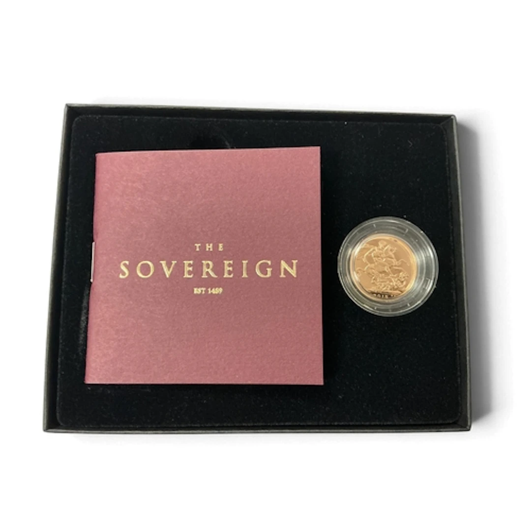 2015 Royal Mint Bunc Gold Sovereign, cased with a certificat...