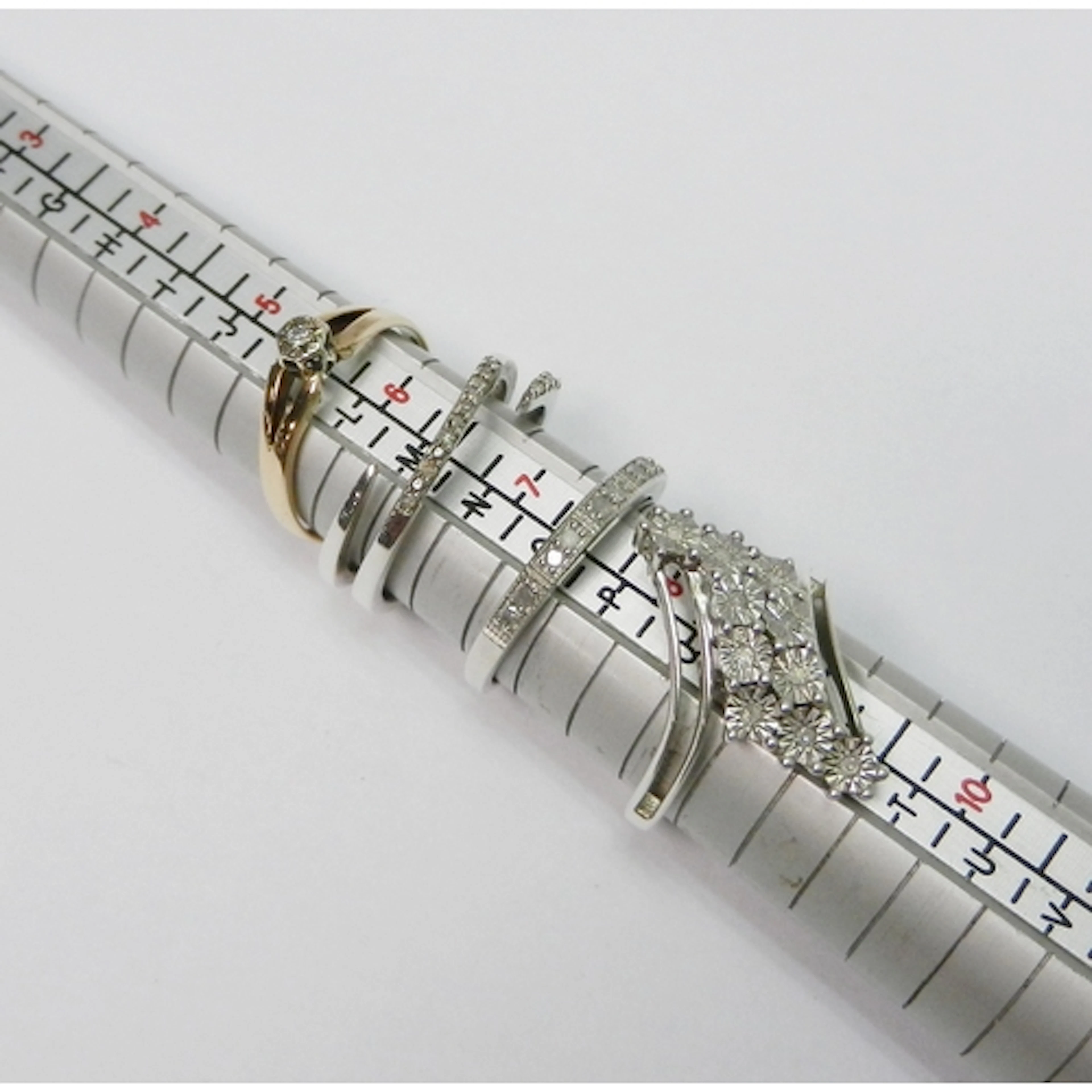 A 9ct gold and diamond illusion set solitaire ring, 1.5g gro...