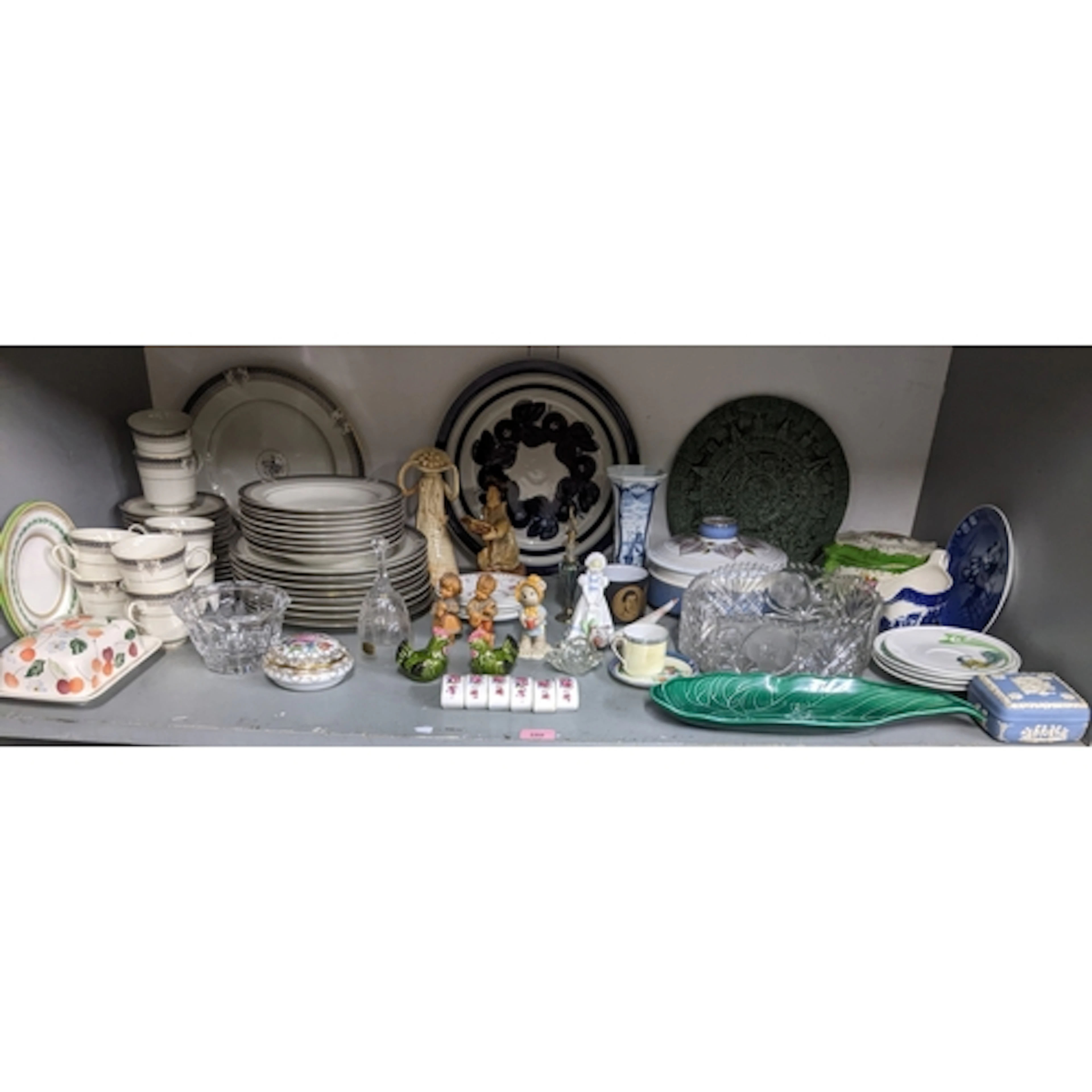 A mixed lot of ceramics and glassware to include six Royal C...