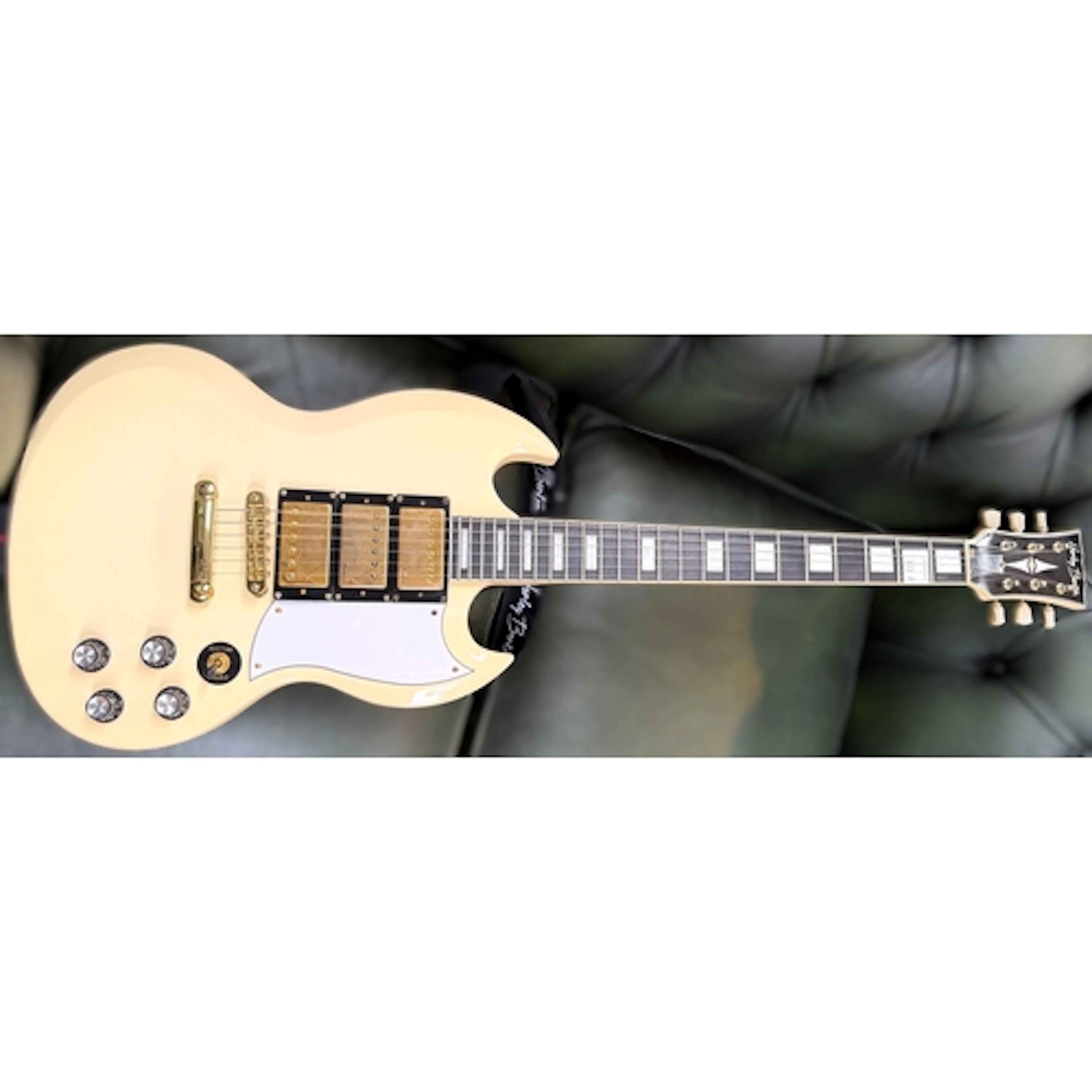 A Harley Benton DC-600 V1 Vintage Series electric guitar in ...