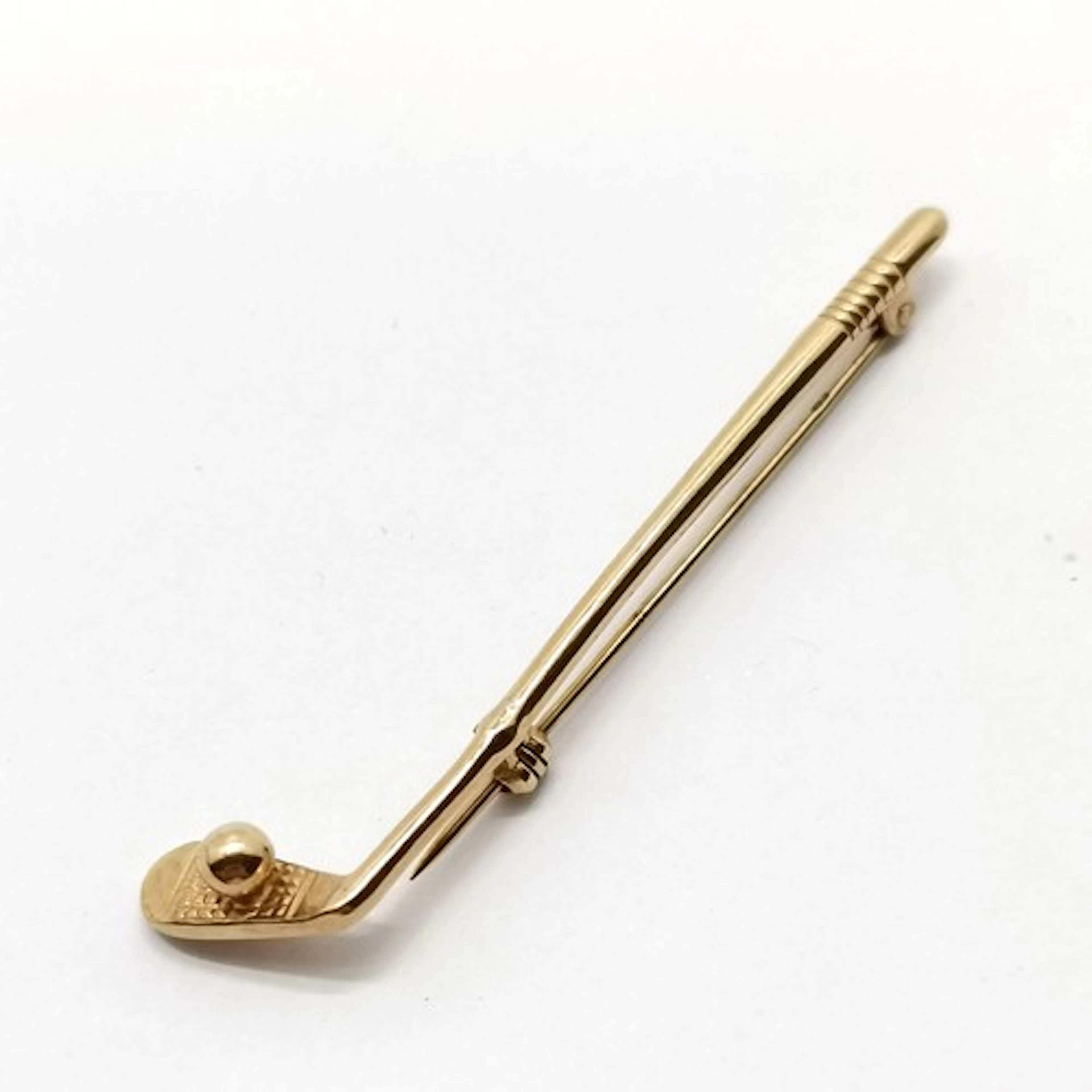 9ct hallmarked gold golf club & ball bar brooch - 5.7cm & 3g