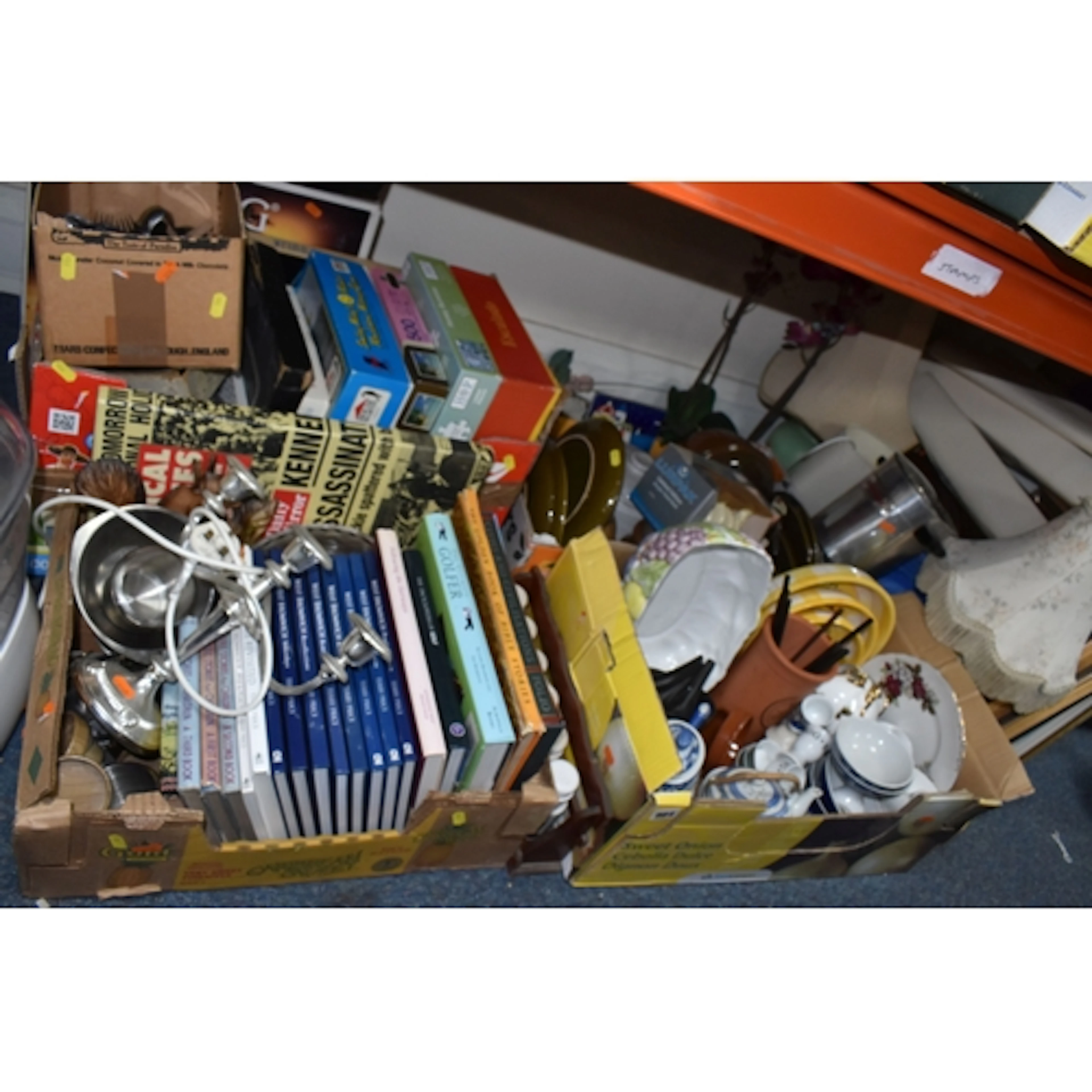FIVE BOXES AND LOOSE MISCELLANEOUS SUNDRIES, to include kitc...