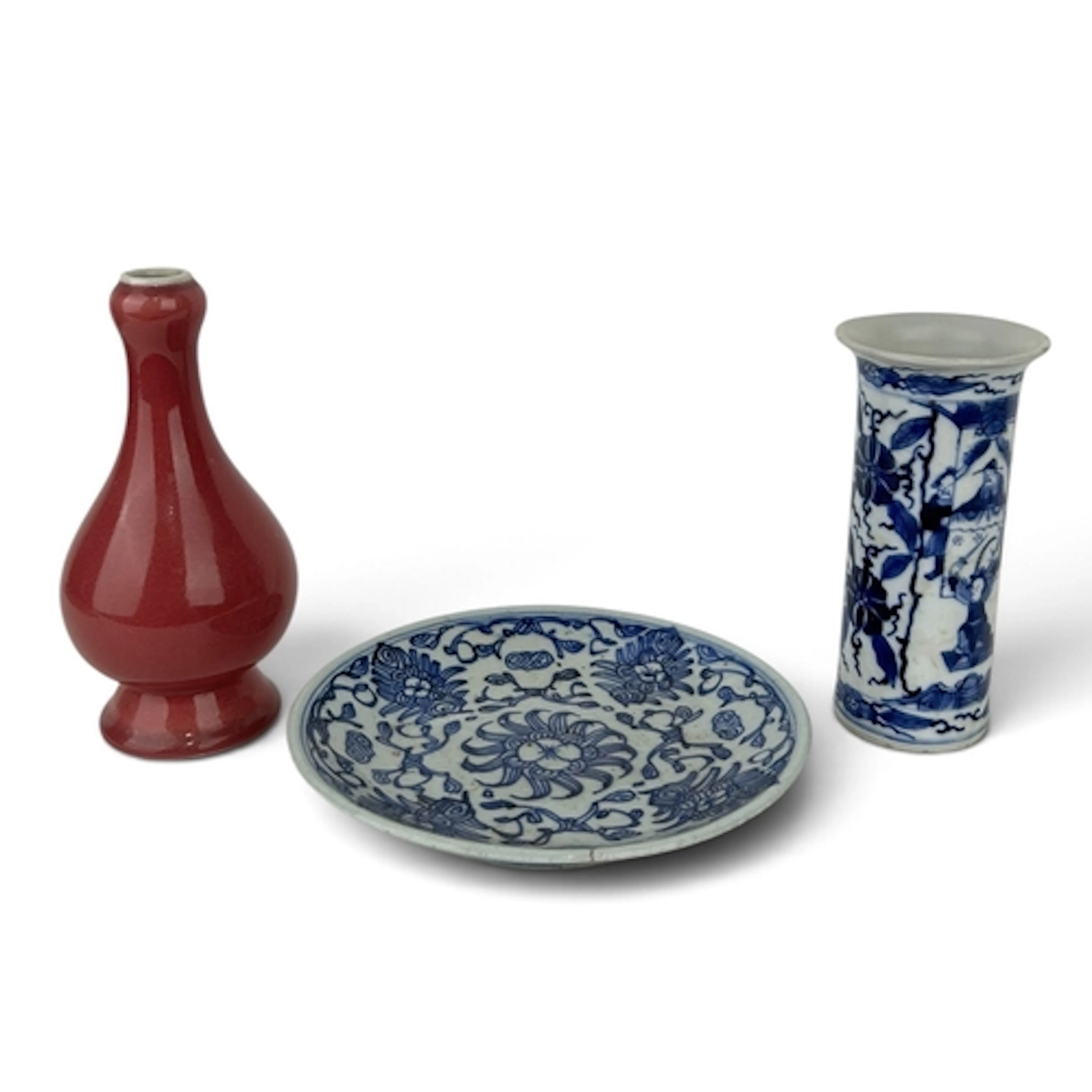 A COLLECTION OF CHINESE CERAMICS To include a blue and white...