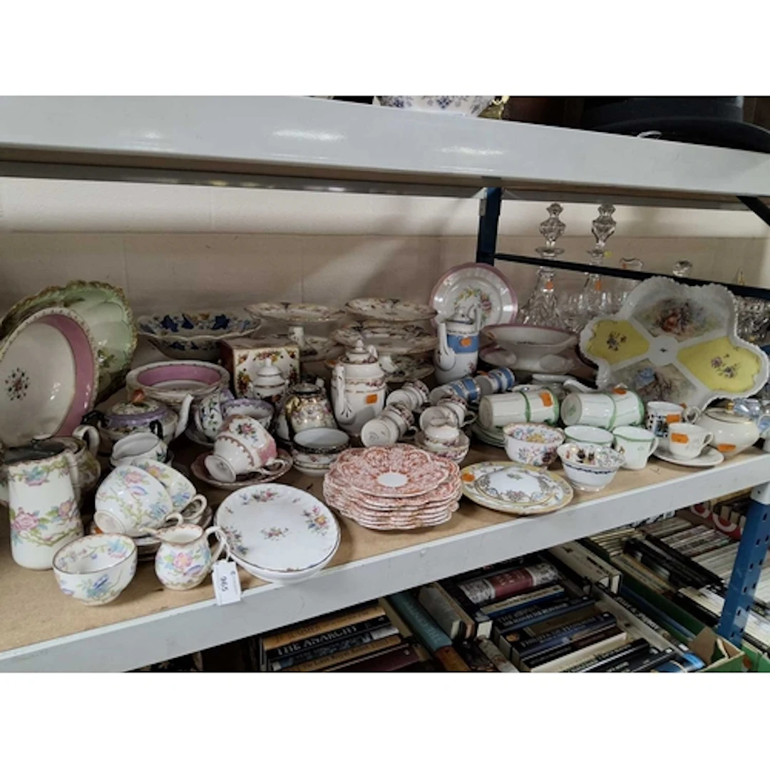 A GROUP OF MIXED VINTAGE AND ANTIQUE TABLE CERAMICS to inclu...