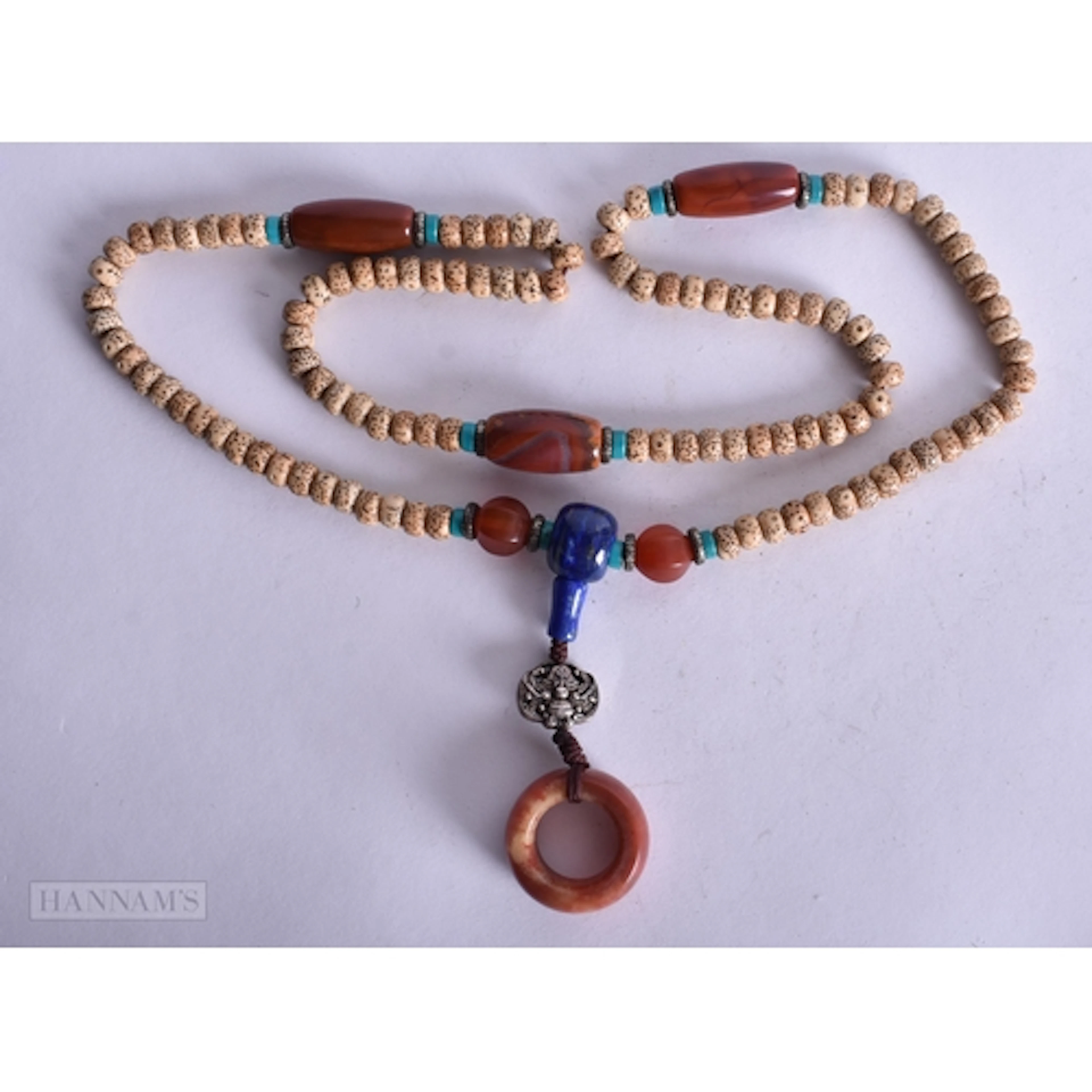 An Agate and Lapis Bead Necklace. 66cm long