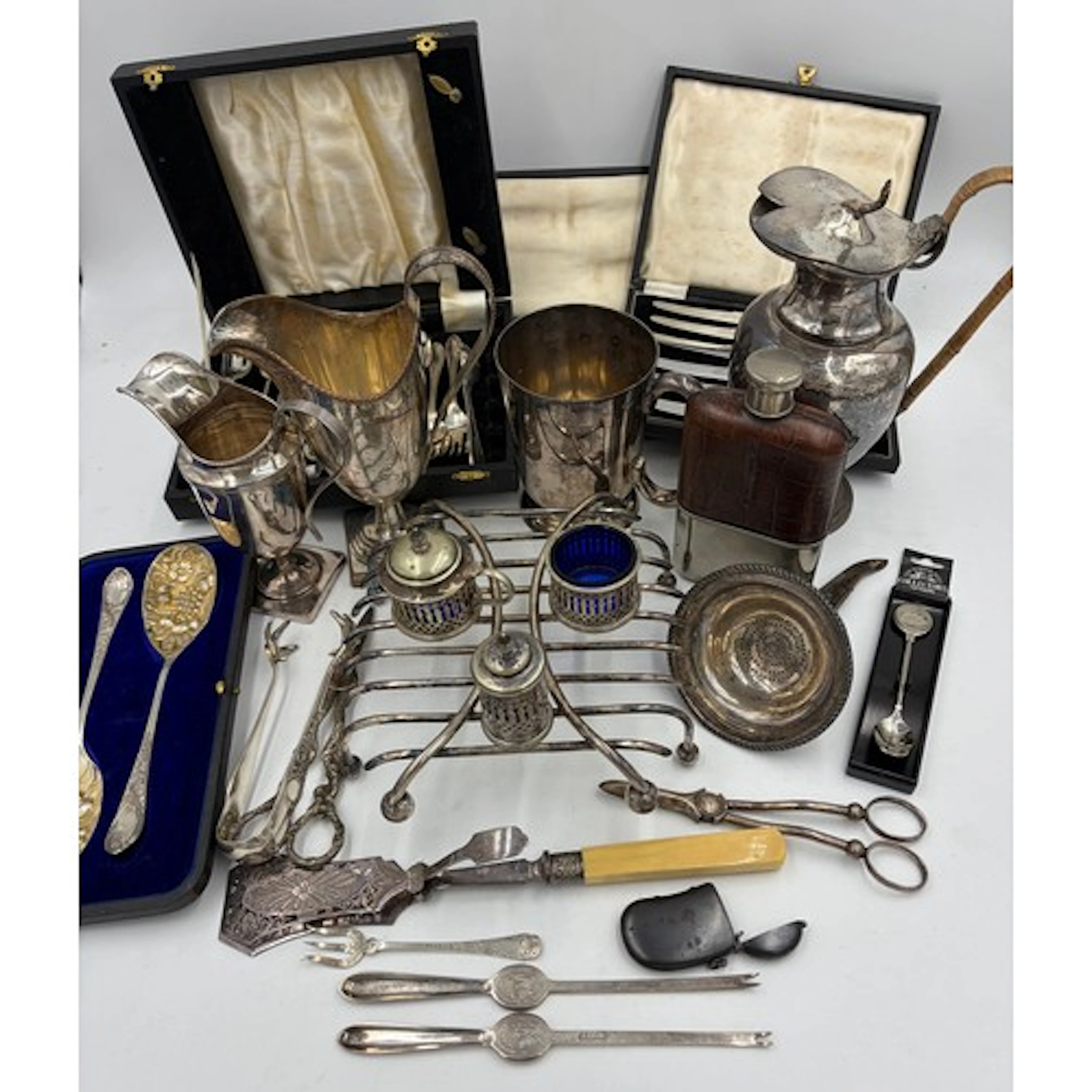 Collection of silverplated items to include Walker & Hall fo...
