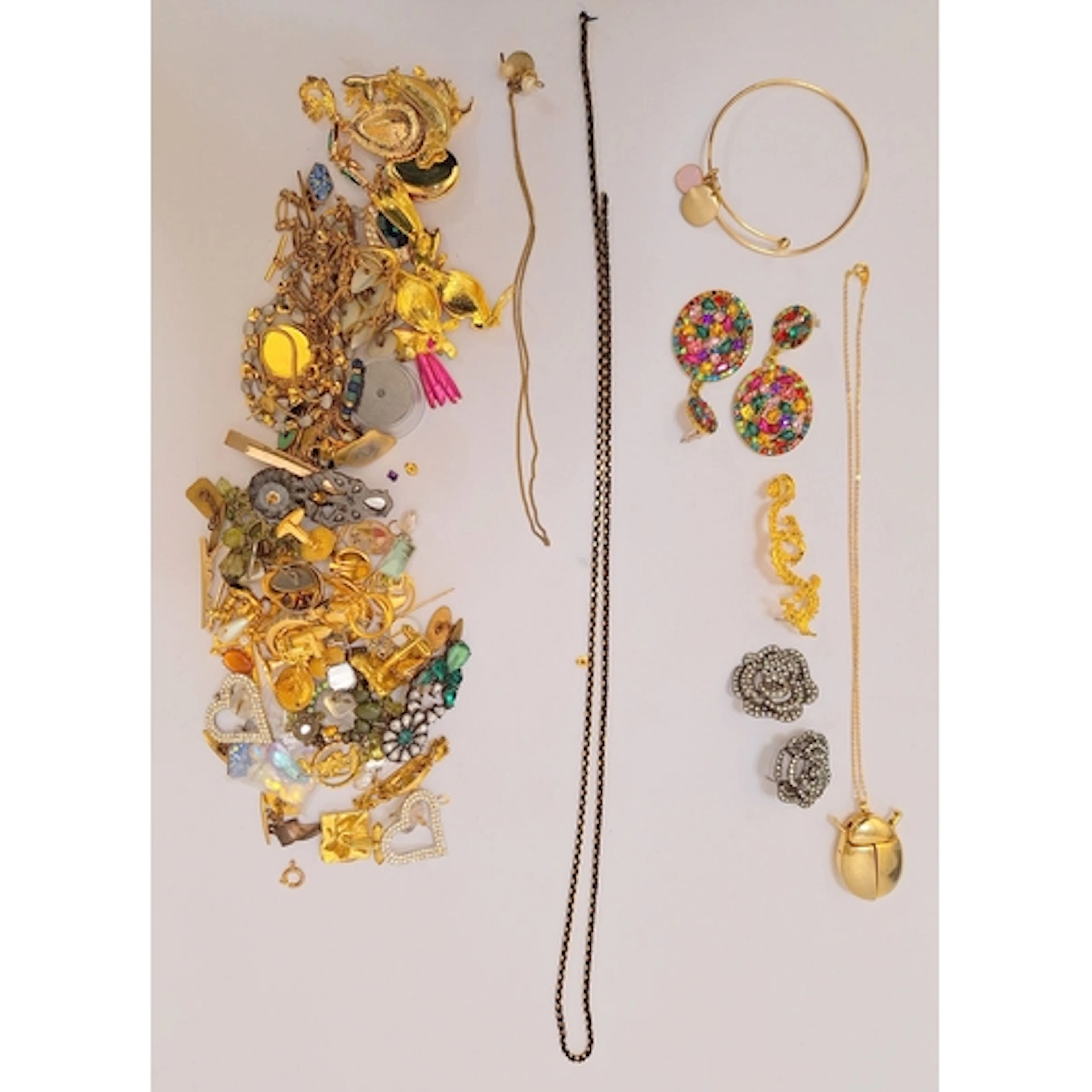 Vintage & Contemporary Costume Jewellery mostly gold tone in...