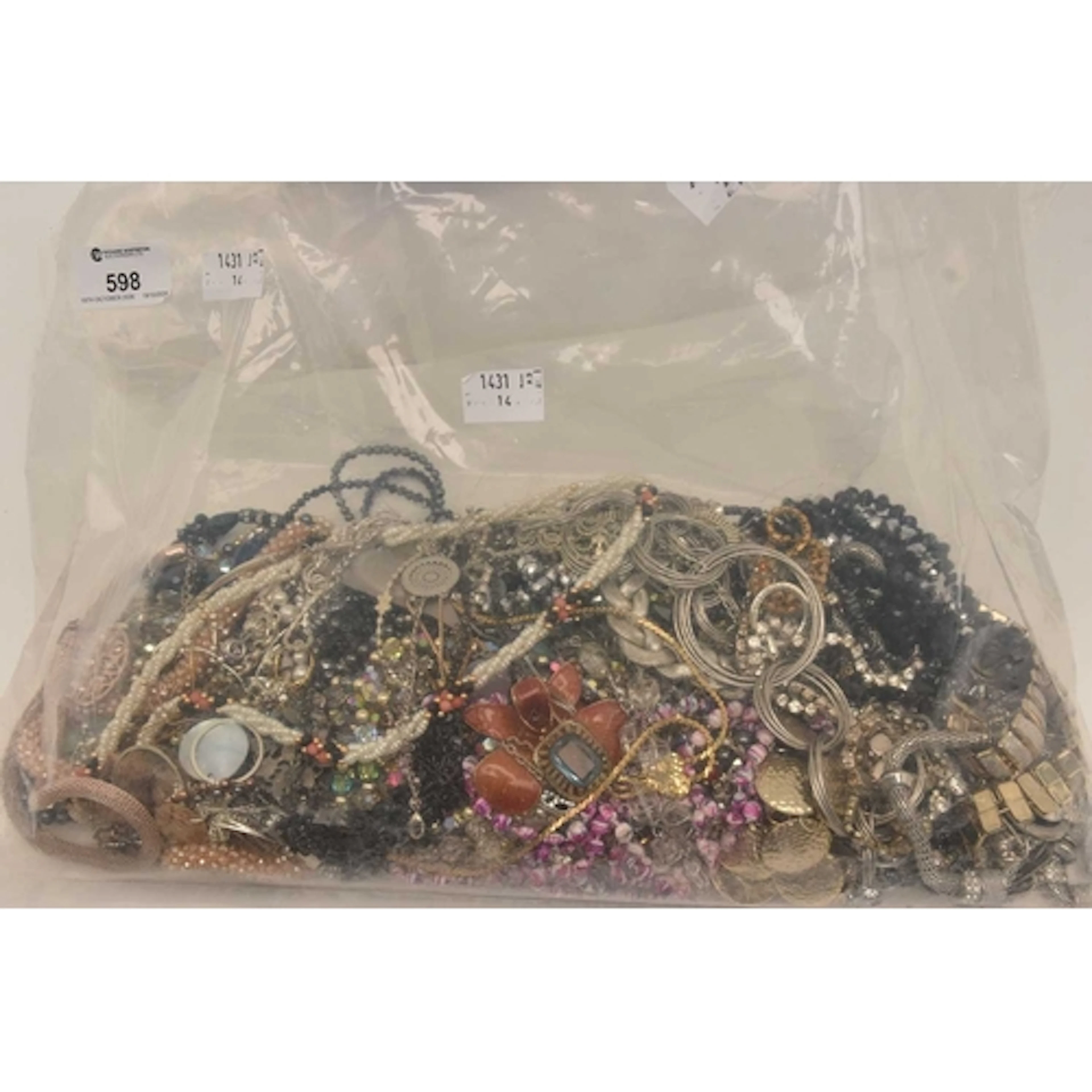 A BAG OF APPROXIMATELY 100 COSTUME JEWELLERY NECKLACES, use...