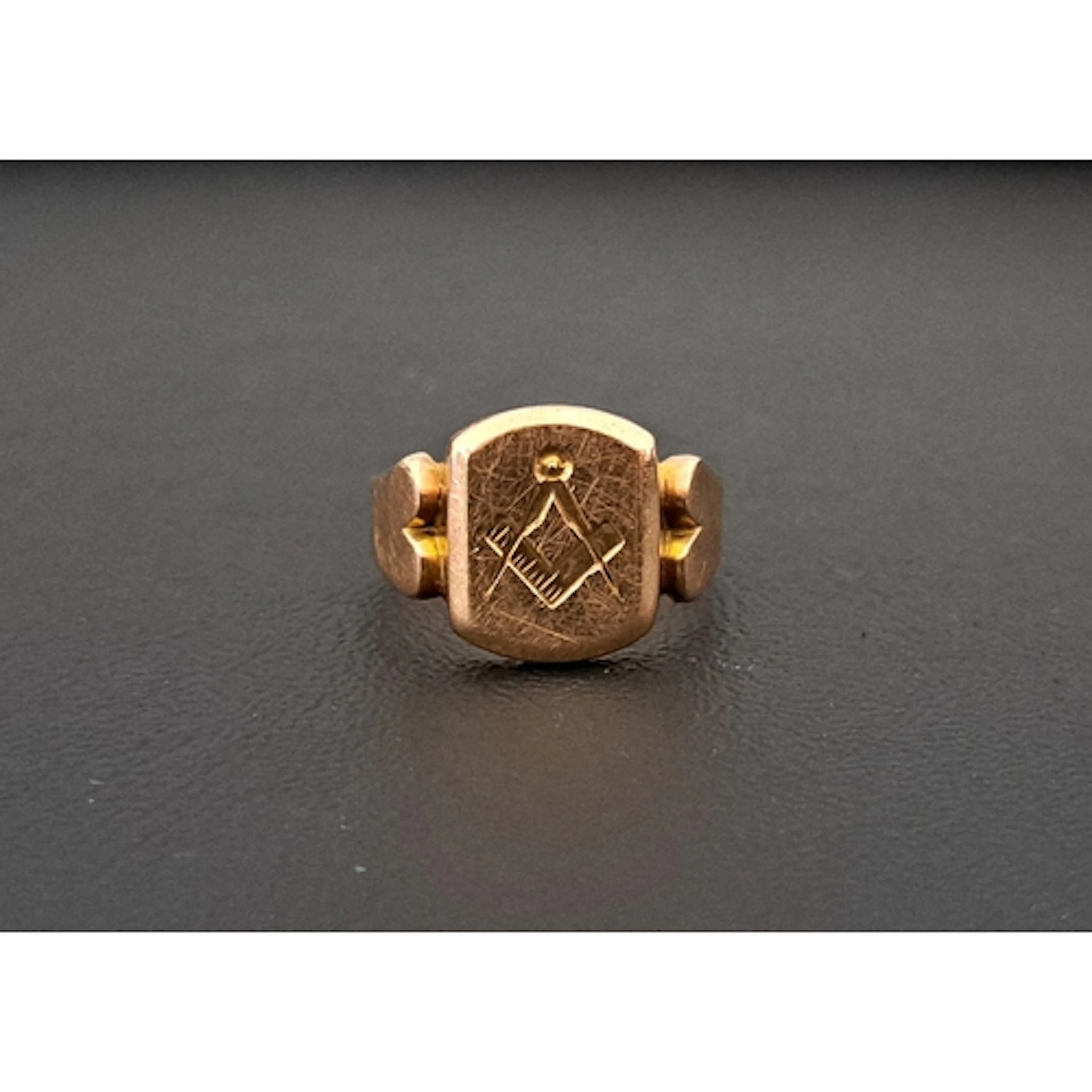 NINE CARAT GOLD MASONIC SIGNET RING the panel with engraved ...