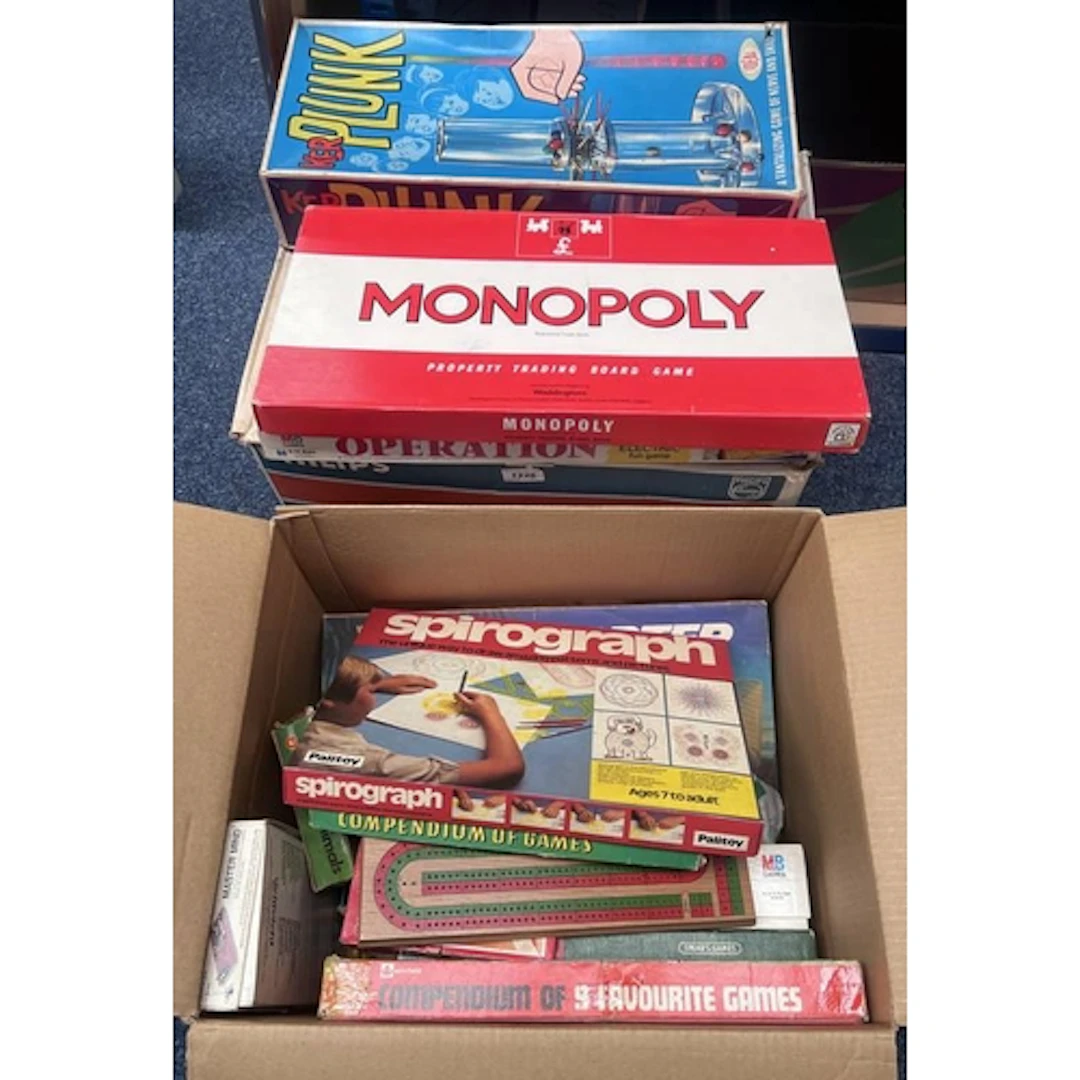 SELECTION OF VARIOUS BOARD GAMES, JIGSAWS & PUZZLES INCLUDIN...