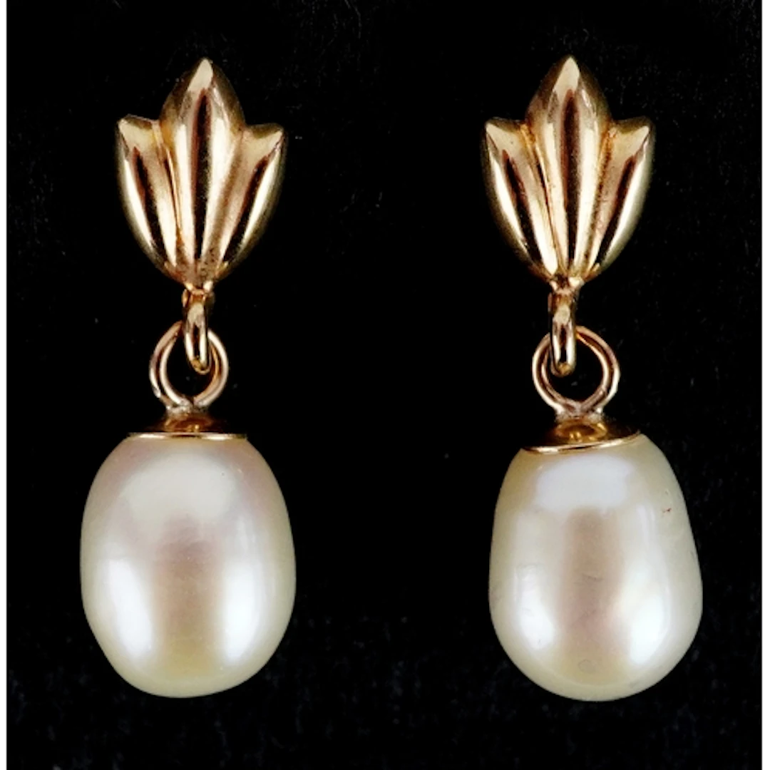 Pair of 9ct gold cultured pearl drop earrings, 1.7cm high, t...