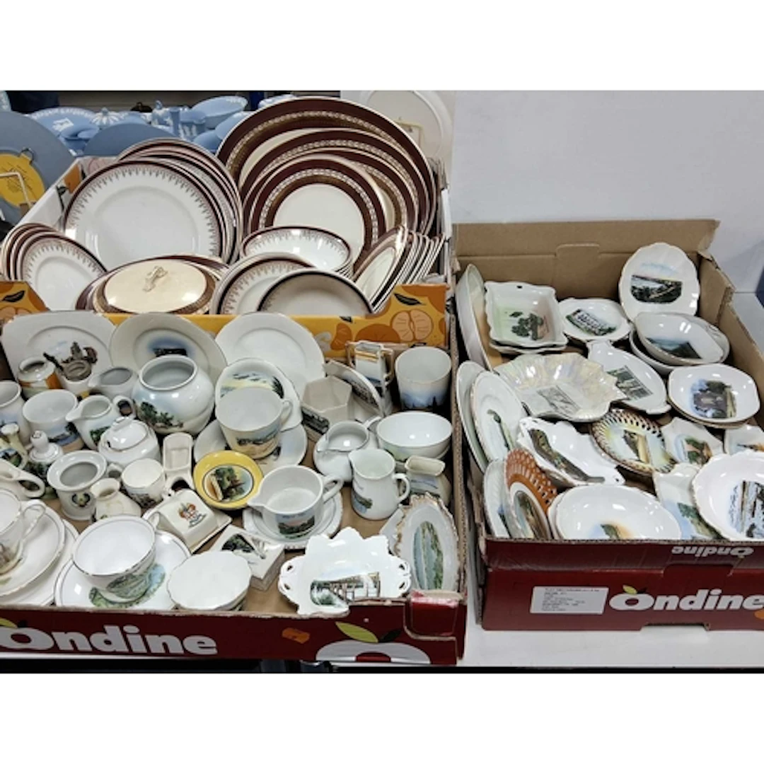 THREE BOXES OF CERAMICS INCLUDING A DINNER SERVICE AND CREST...