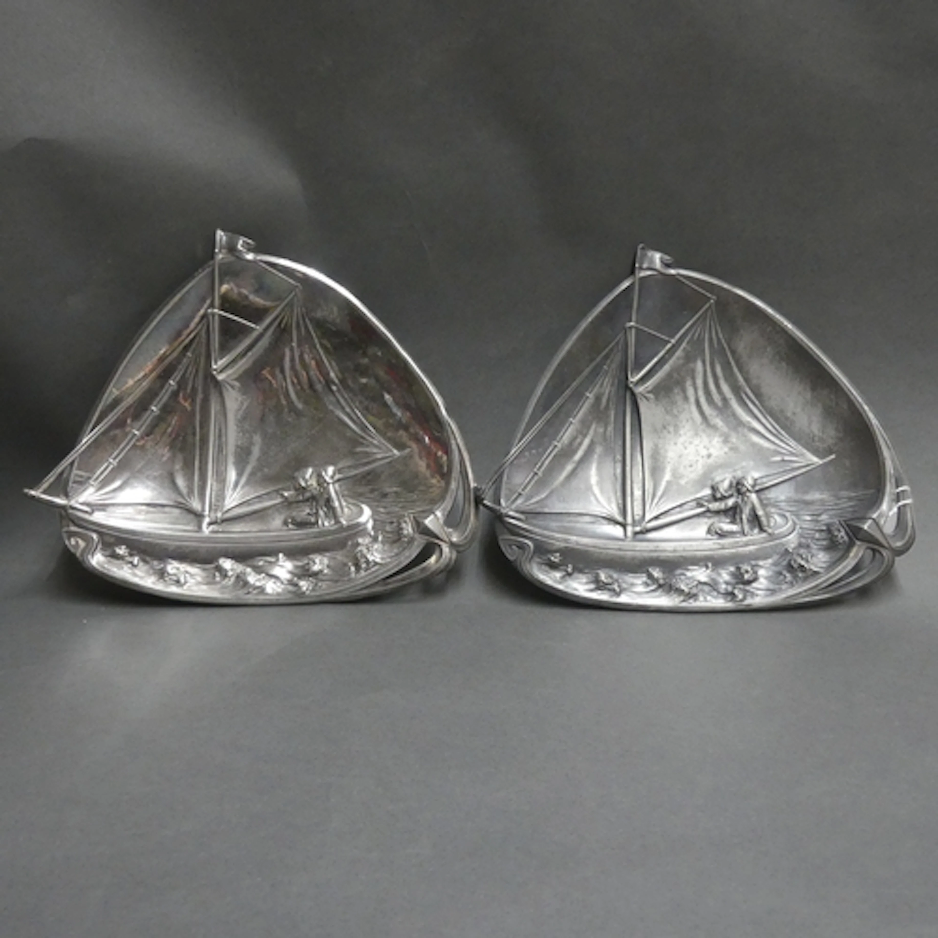 WMF - A pair of silver plated Art Nouveau footed dishes, des...