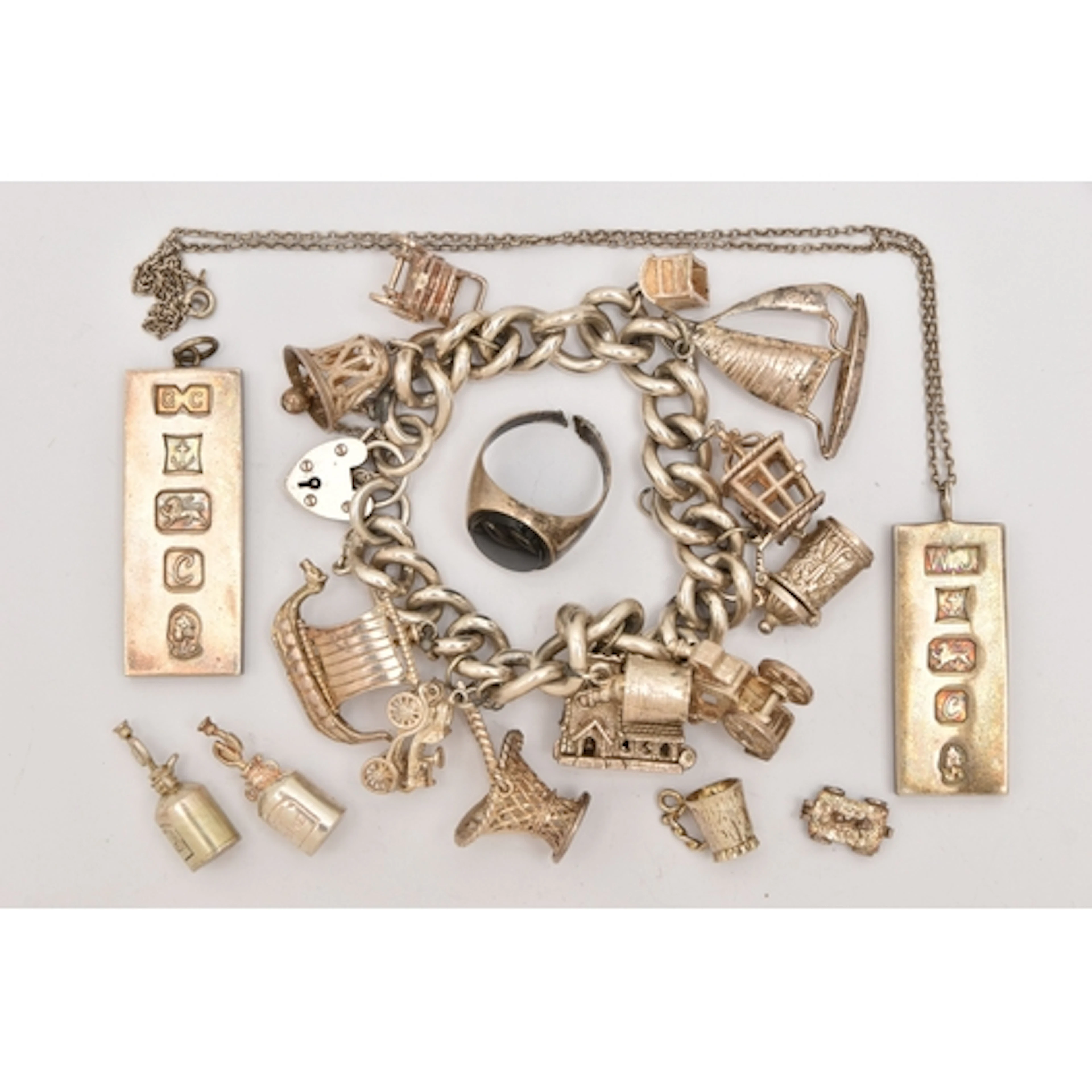 A BAG OF ASSORTED SILVER AND WHITE METAL JEWELLERY, to inclu...