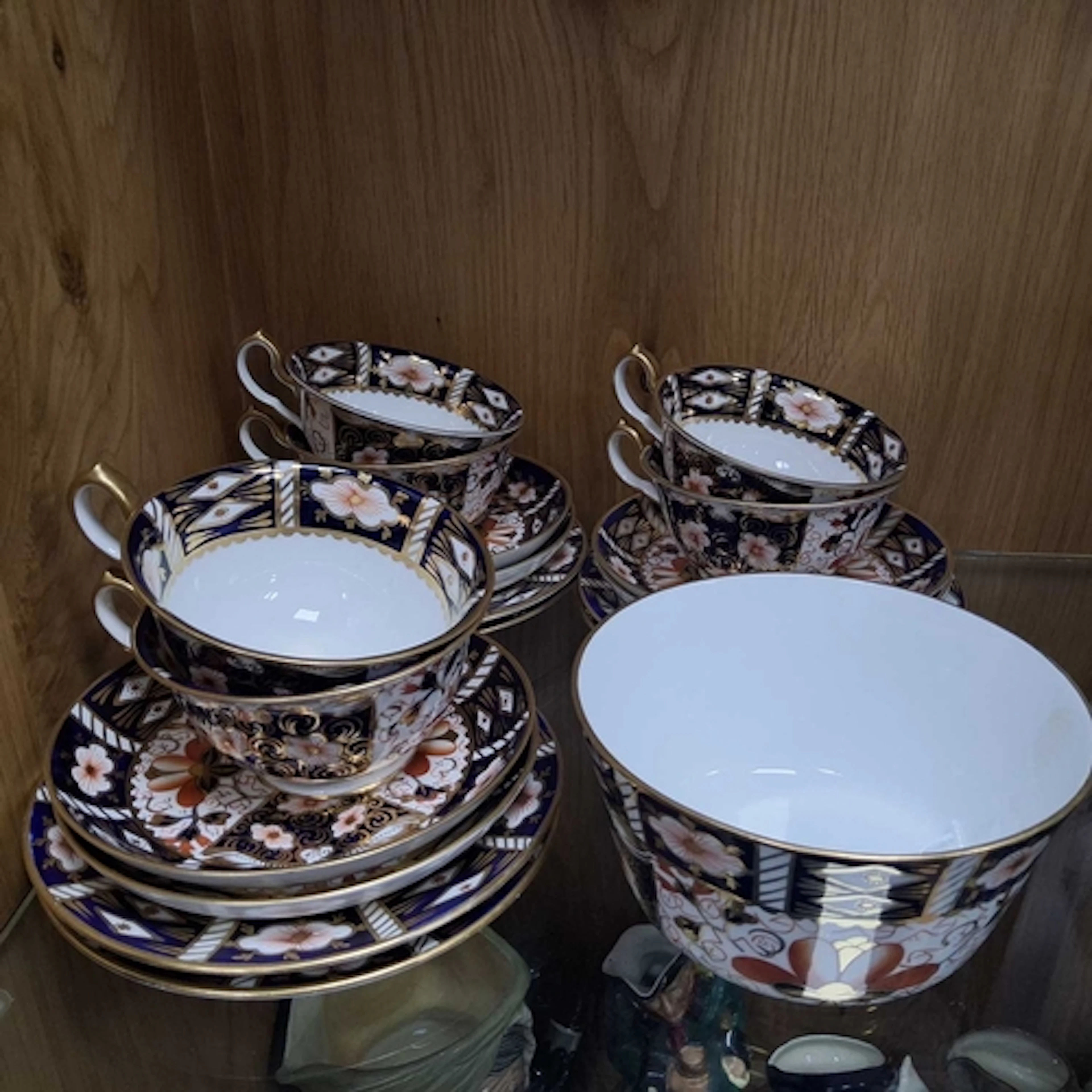 A GROUP OF ROYAL CROWN DERBY TEAWARE IMARI 2451 PATTERN, com...
