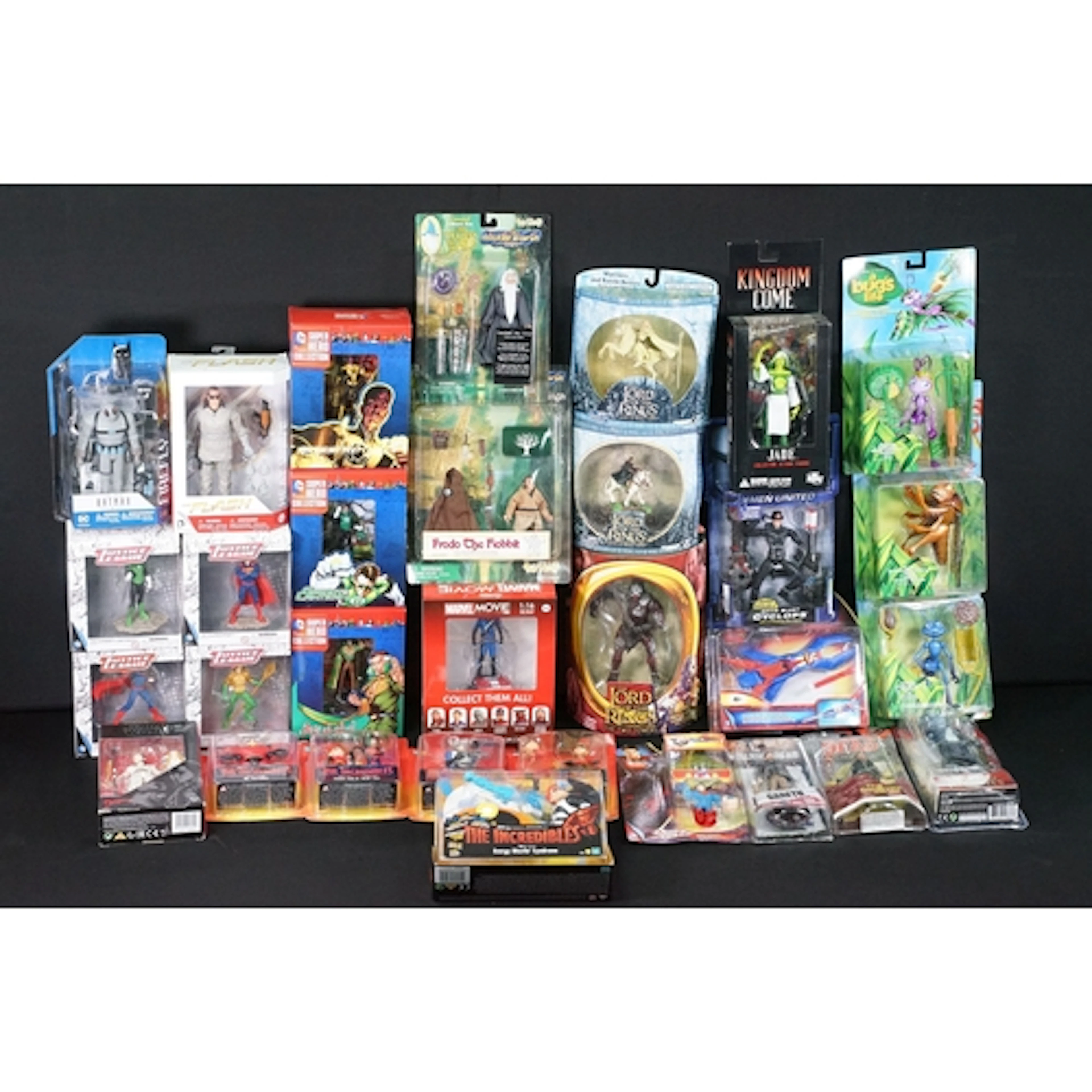 31 Carded / boxed action figures to include 2 x Middle Earth...