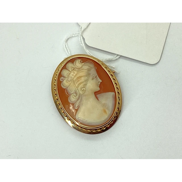A Finnish 14ct Gold Oval Shell Carved Cameo Brooch, depictin...