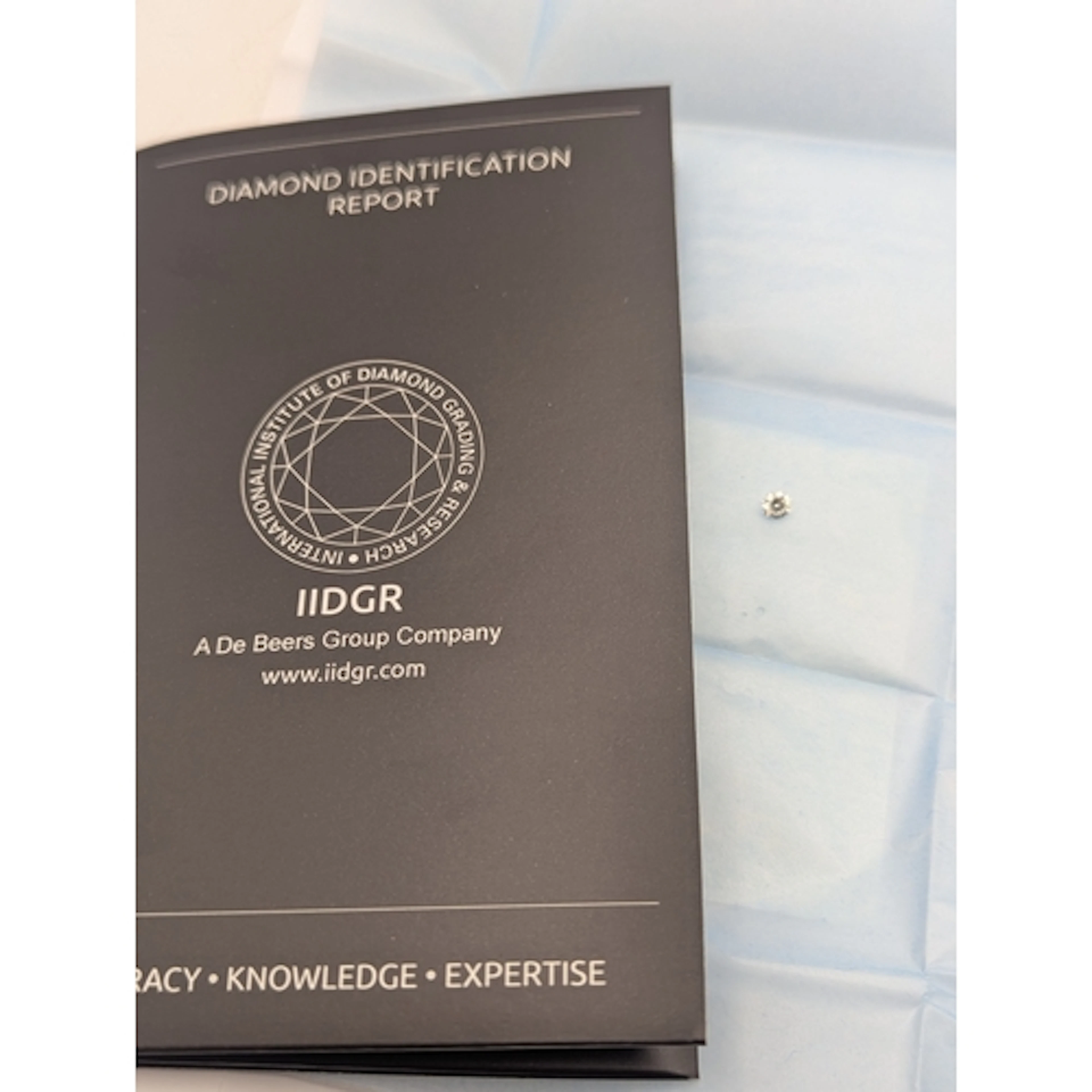 A round cut 0.25ct diamond, colour H, clarity SI1, measuring...