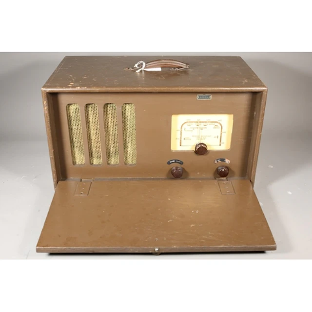 Hale Electric WW2 NAAFI Canteen Valve Radio Circa 1943