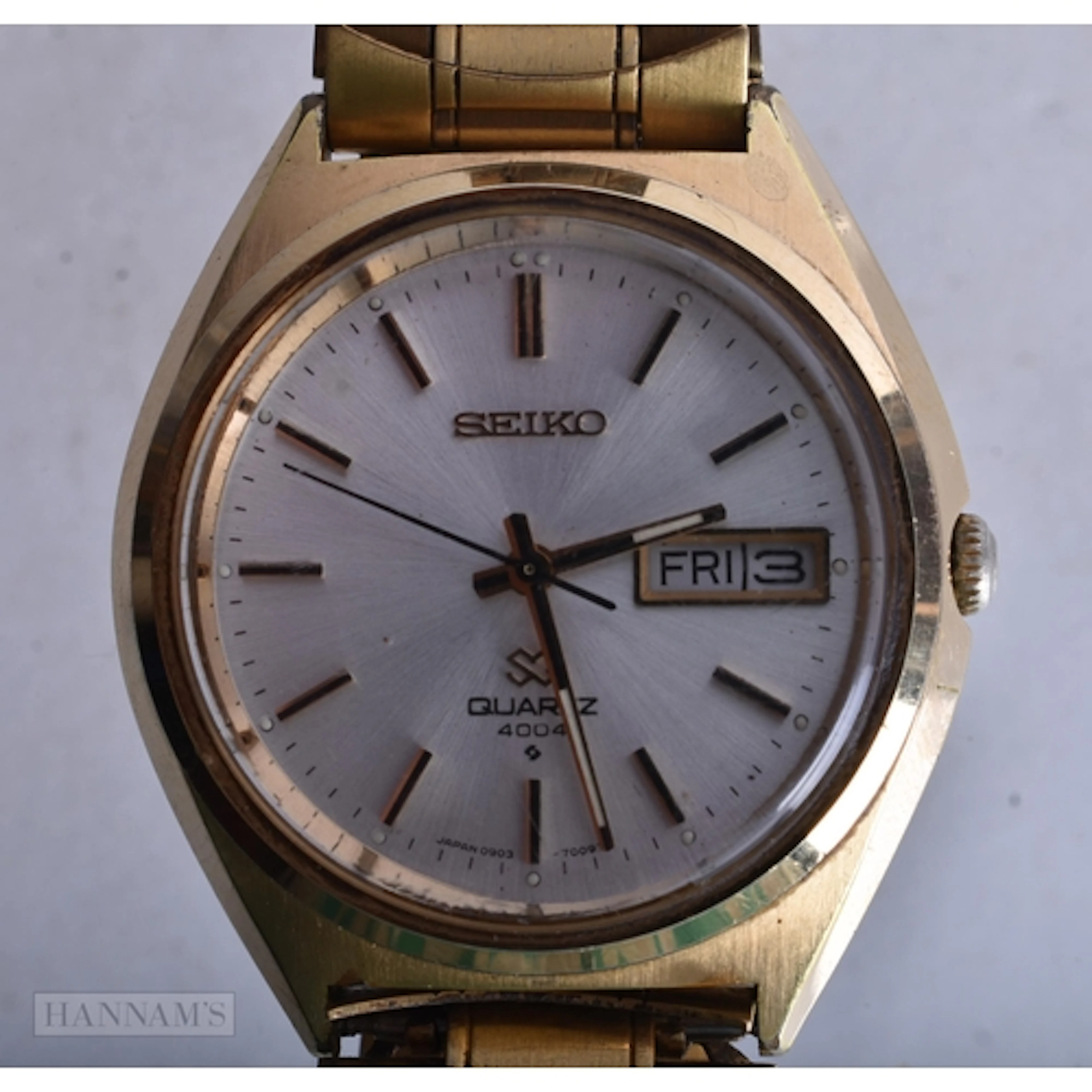 A SEIKO WRIST WATCH. Running. 3.5 cm wide.