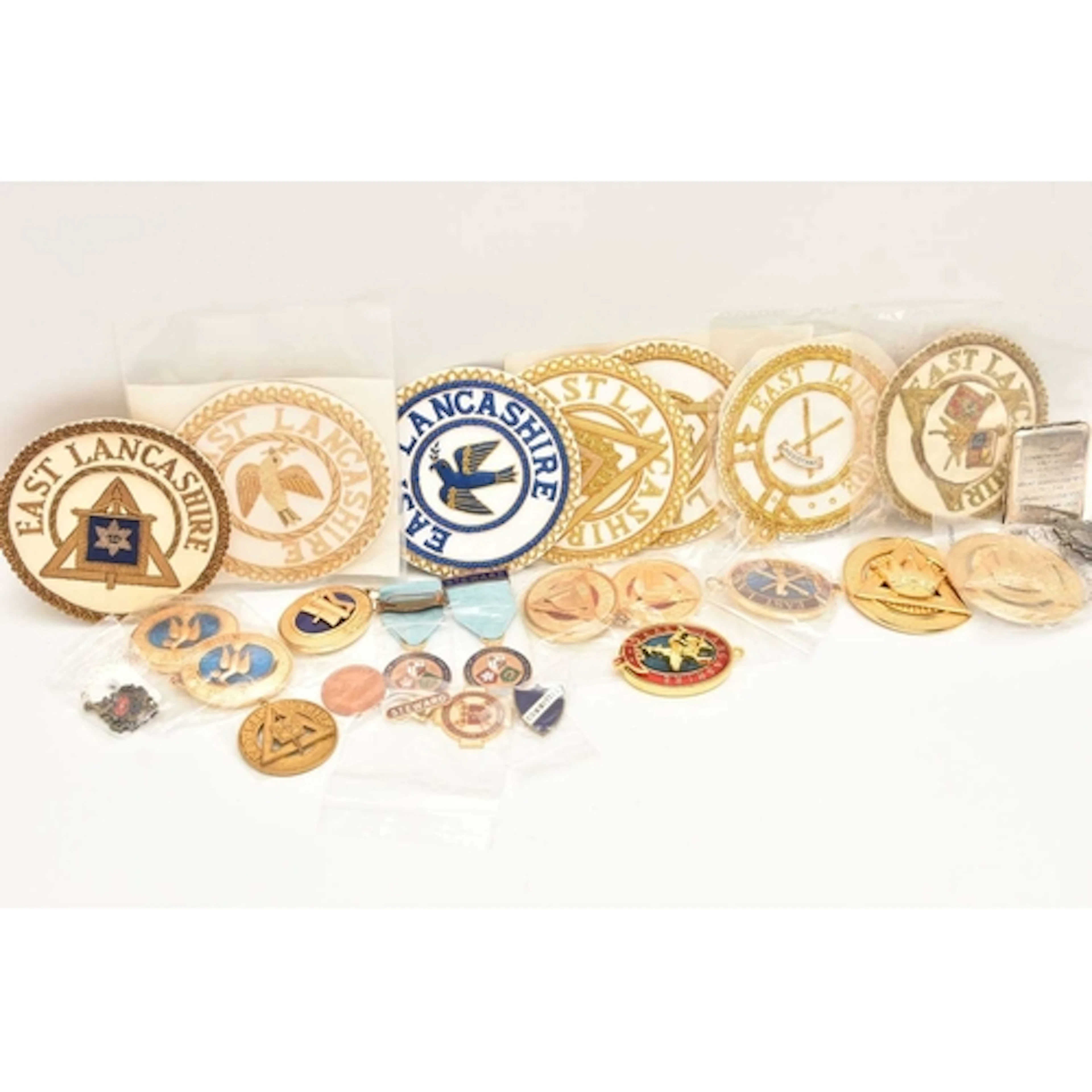 AN ASSORTMENT OF MASONIC REGALIA, to include metal badges, f...
